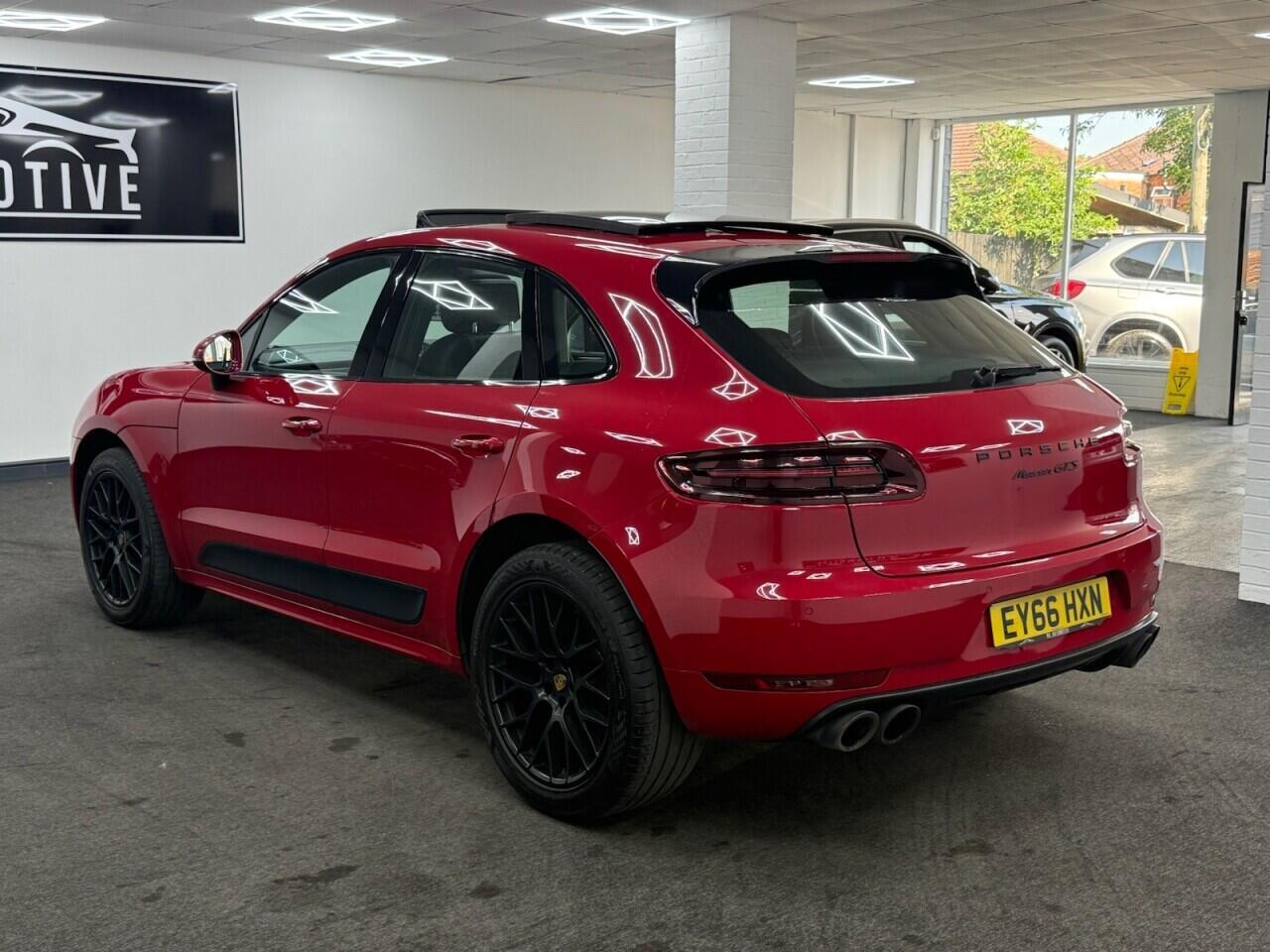 Porsche Macan - Image 6