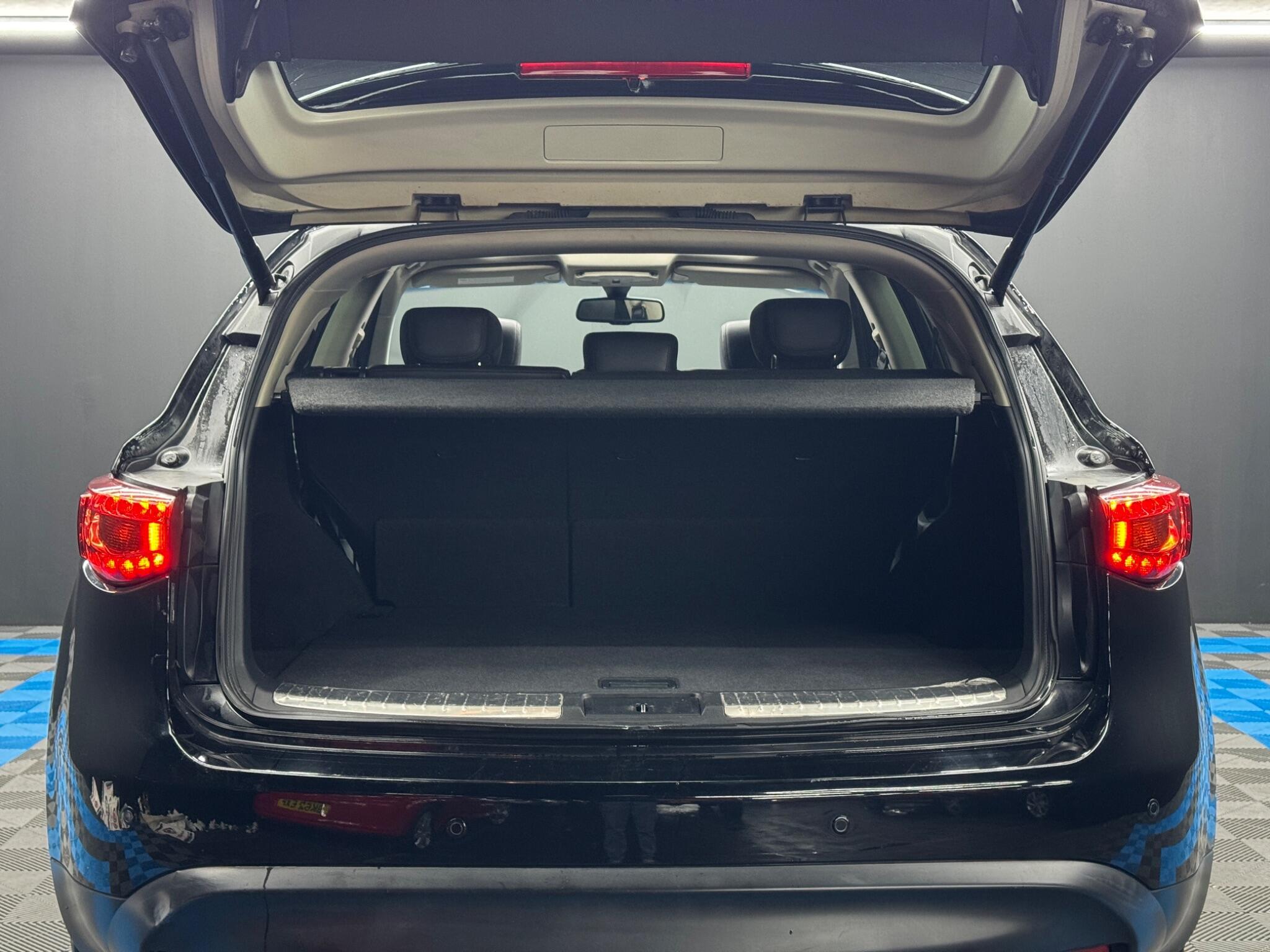 Infiniti QX70 - Image 37