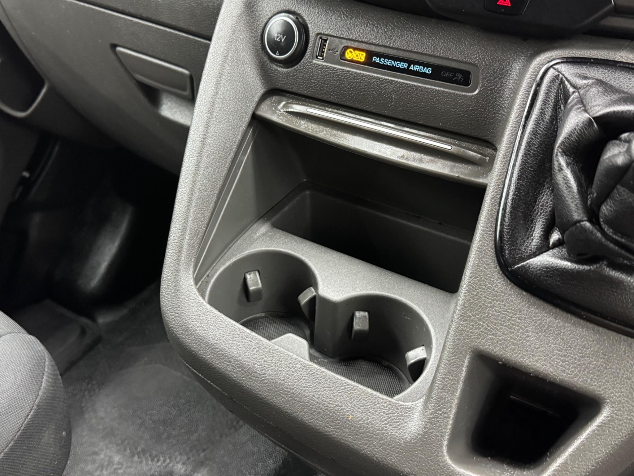 Ford TOURNEO CUSTOM - Image 28