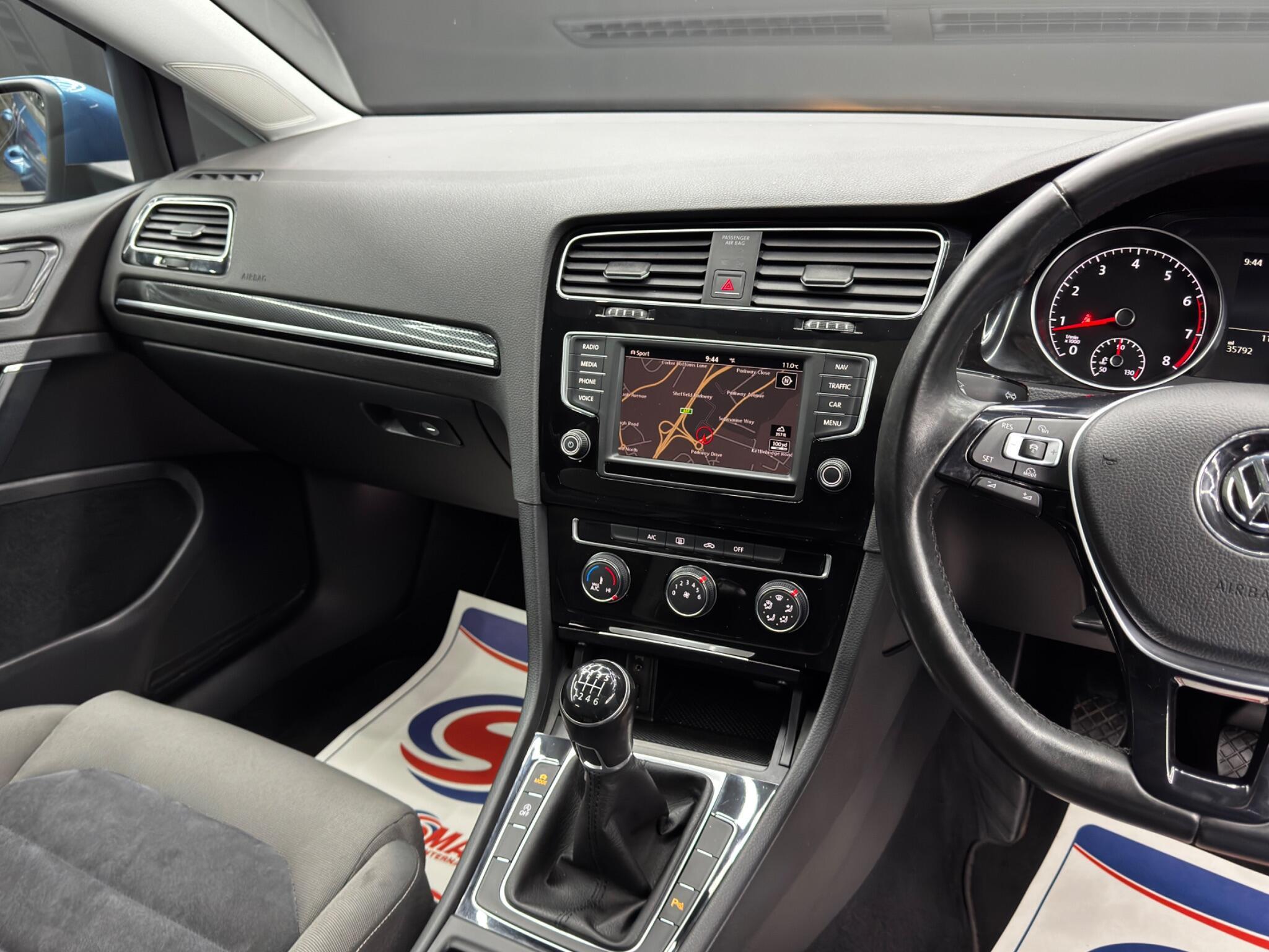 Volkswagen Golf - Image 23