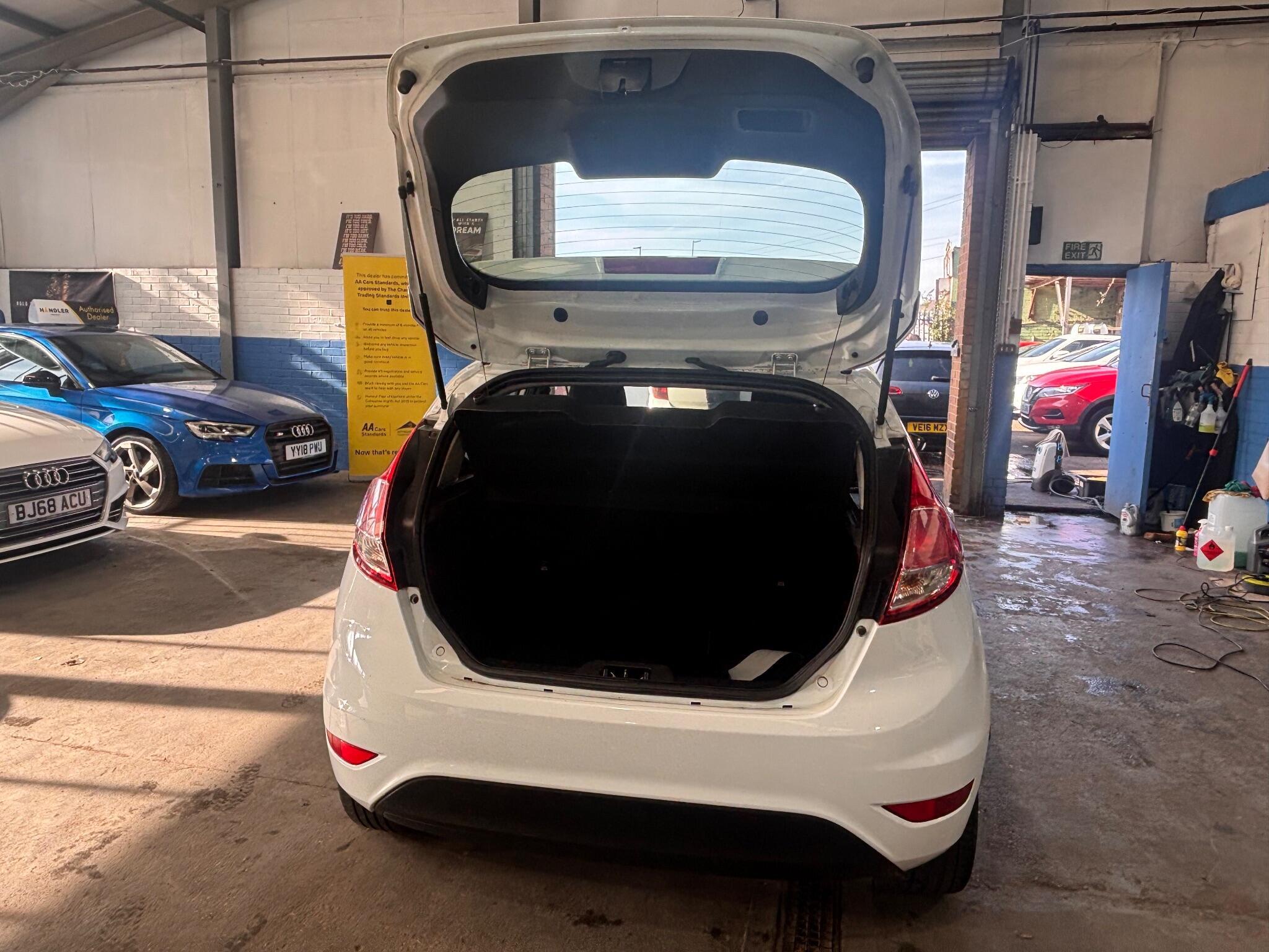 Ford Fiesta - Image 11