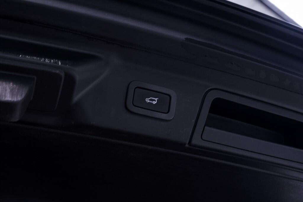 Land Rover Range Rover Velar - Image 31