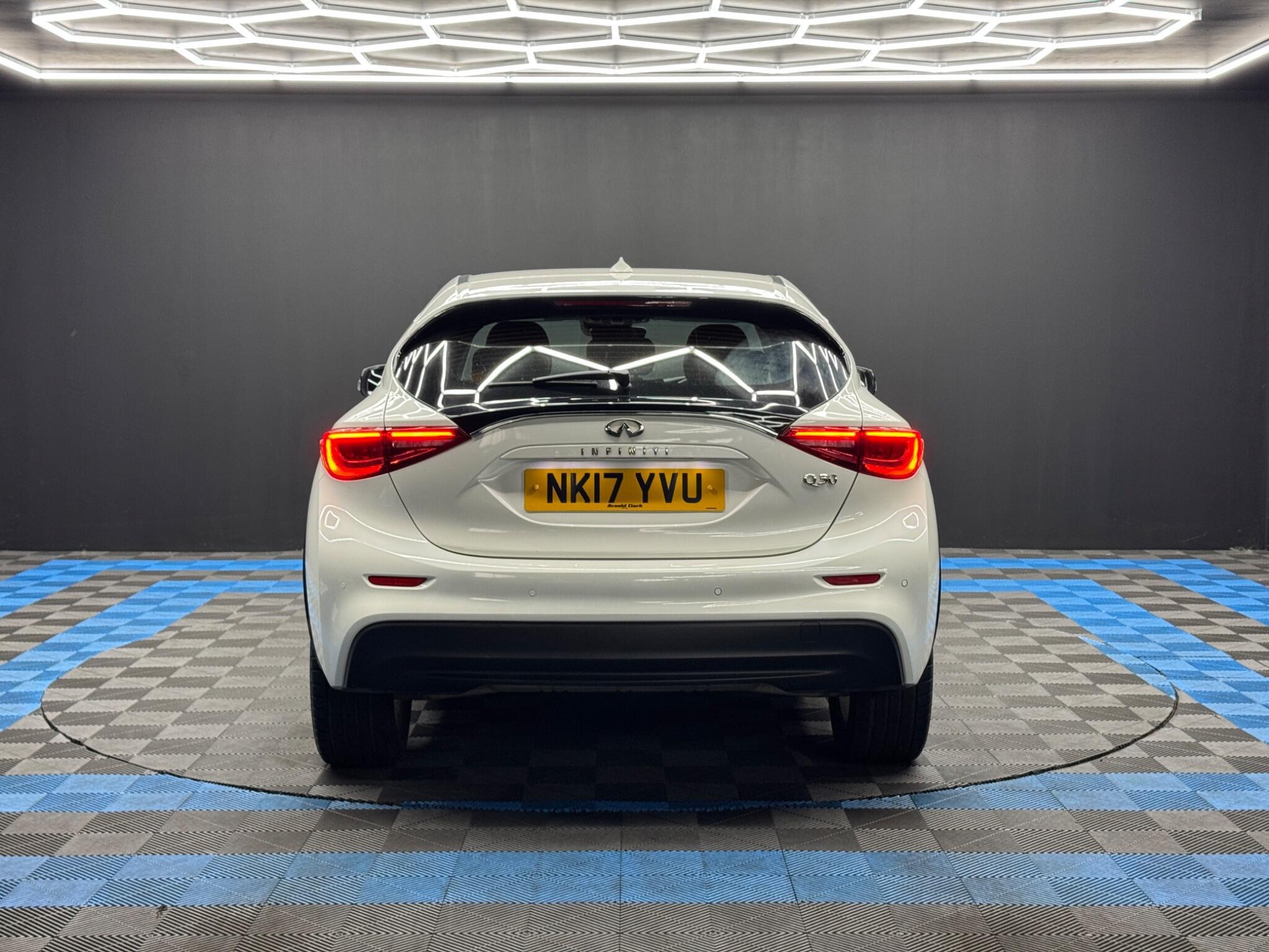 Infiniti Q30 - Image 6