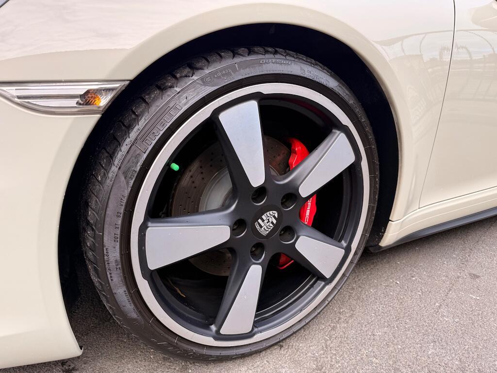 Porsche 911 - Image 26