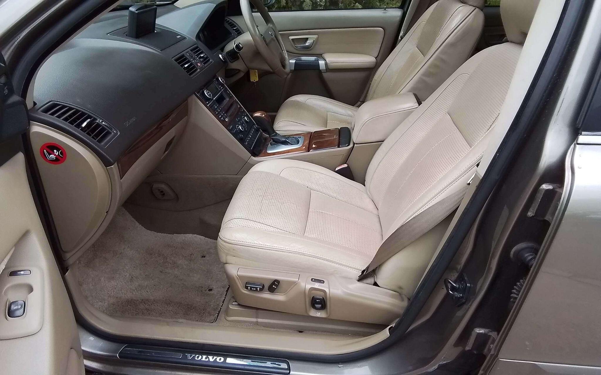 Volvo XC90 - Image 10