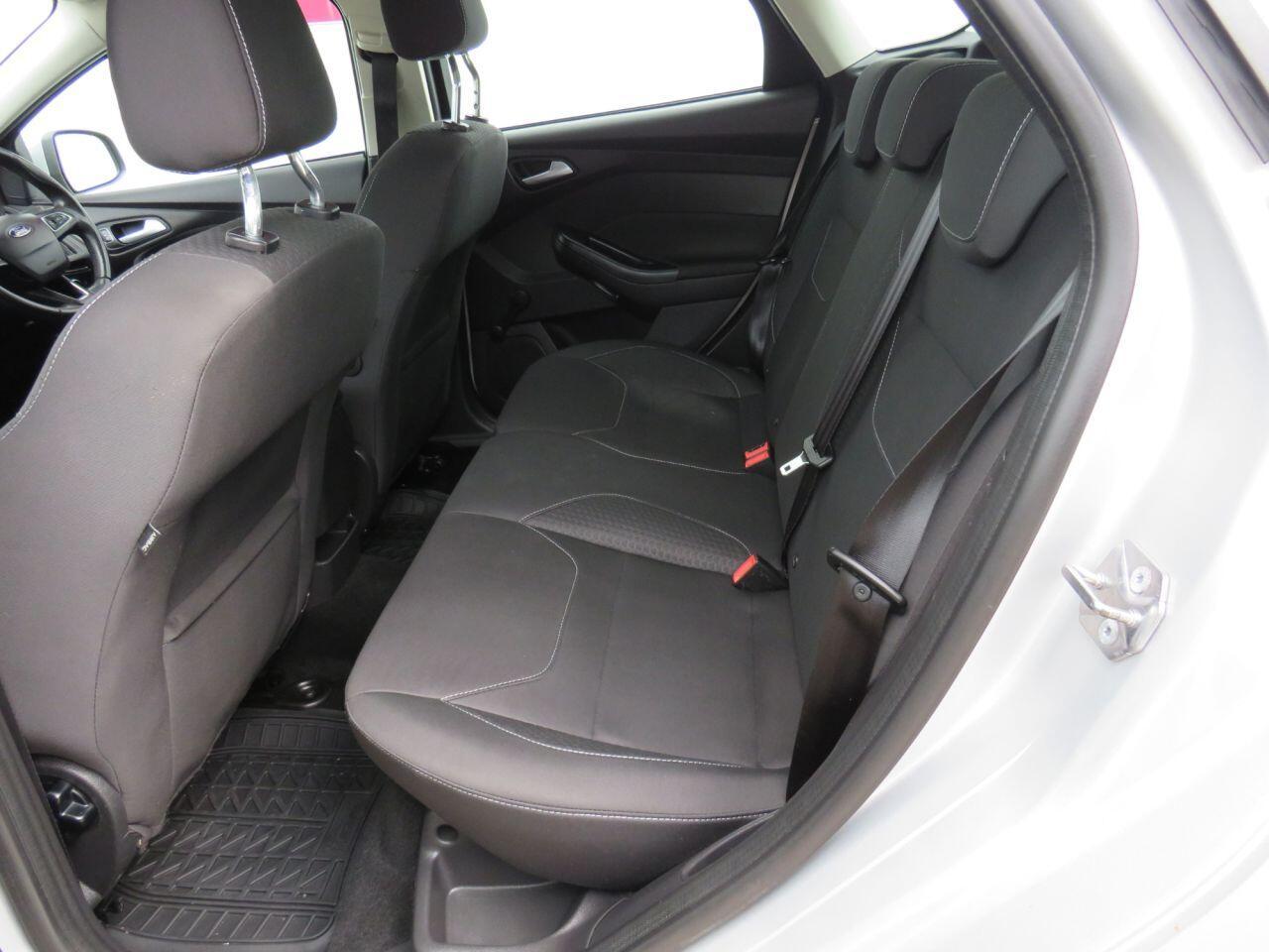 Ford Focus - Image 10