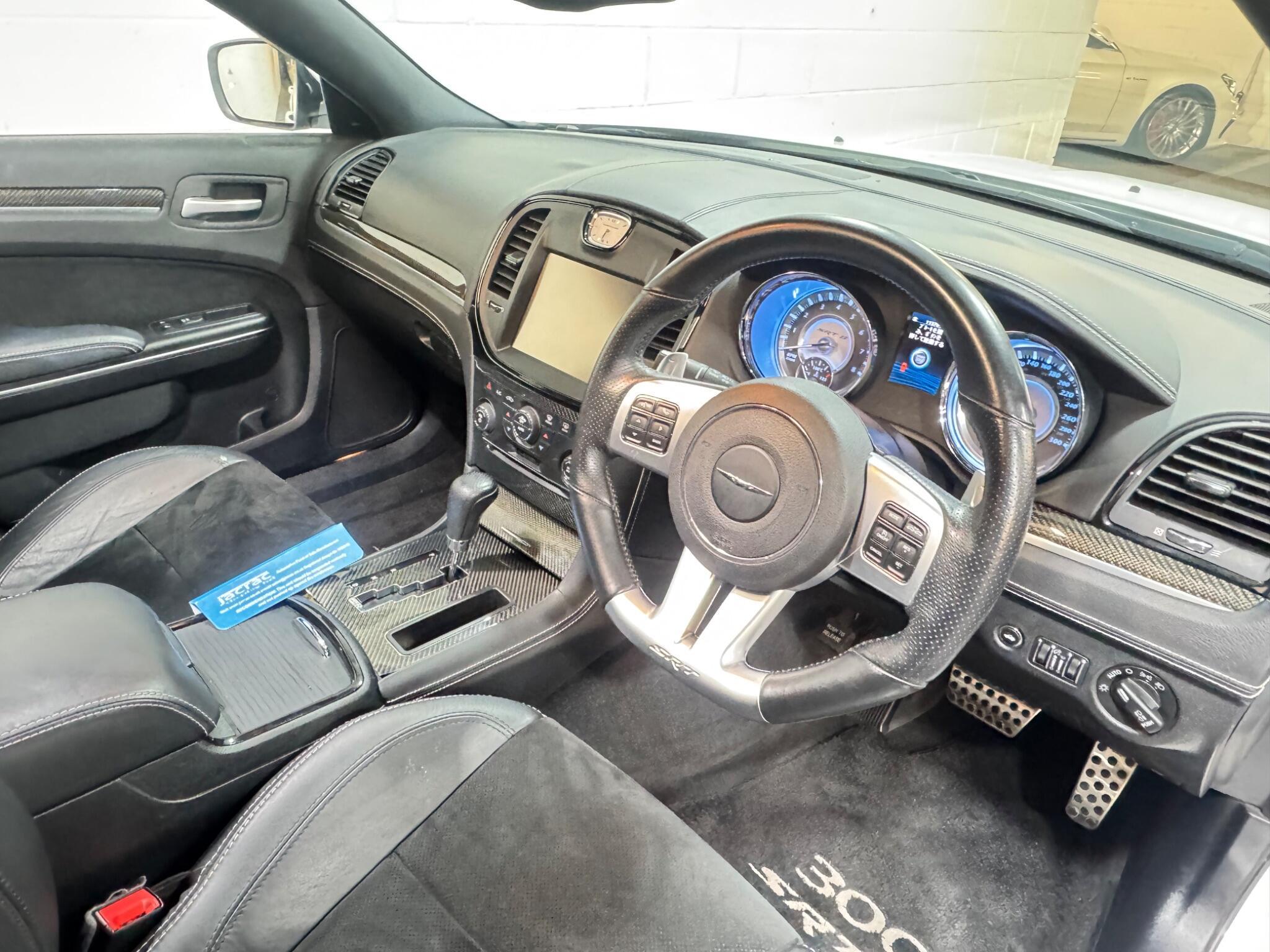 Chrysler 300C - Image 9