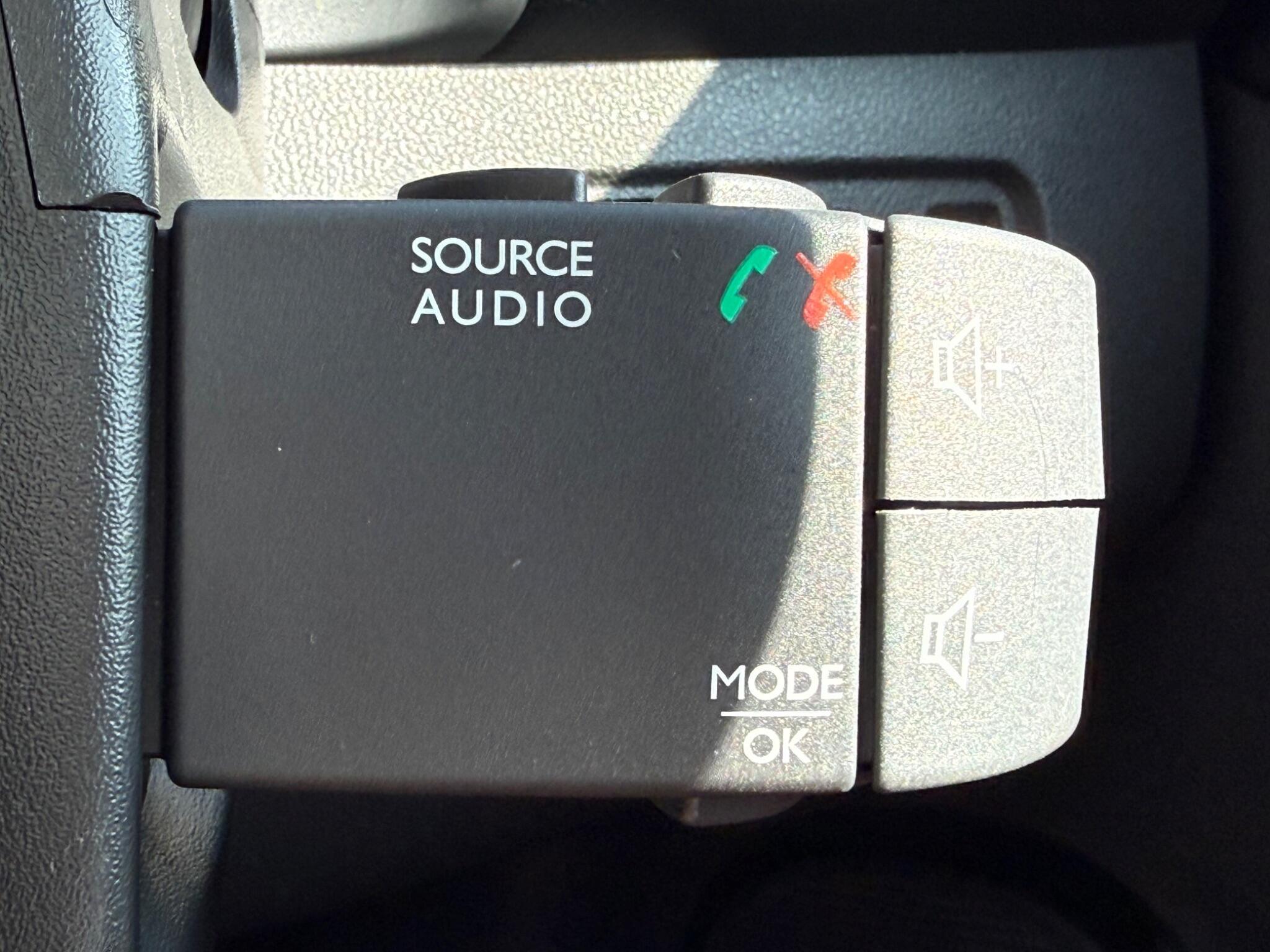 Renault Clio - Image 30