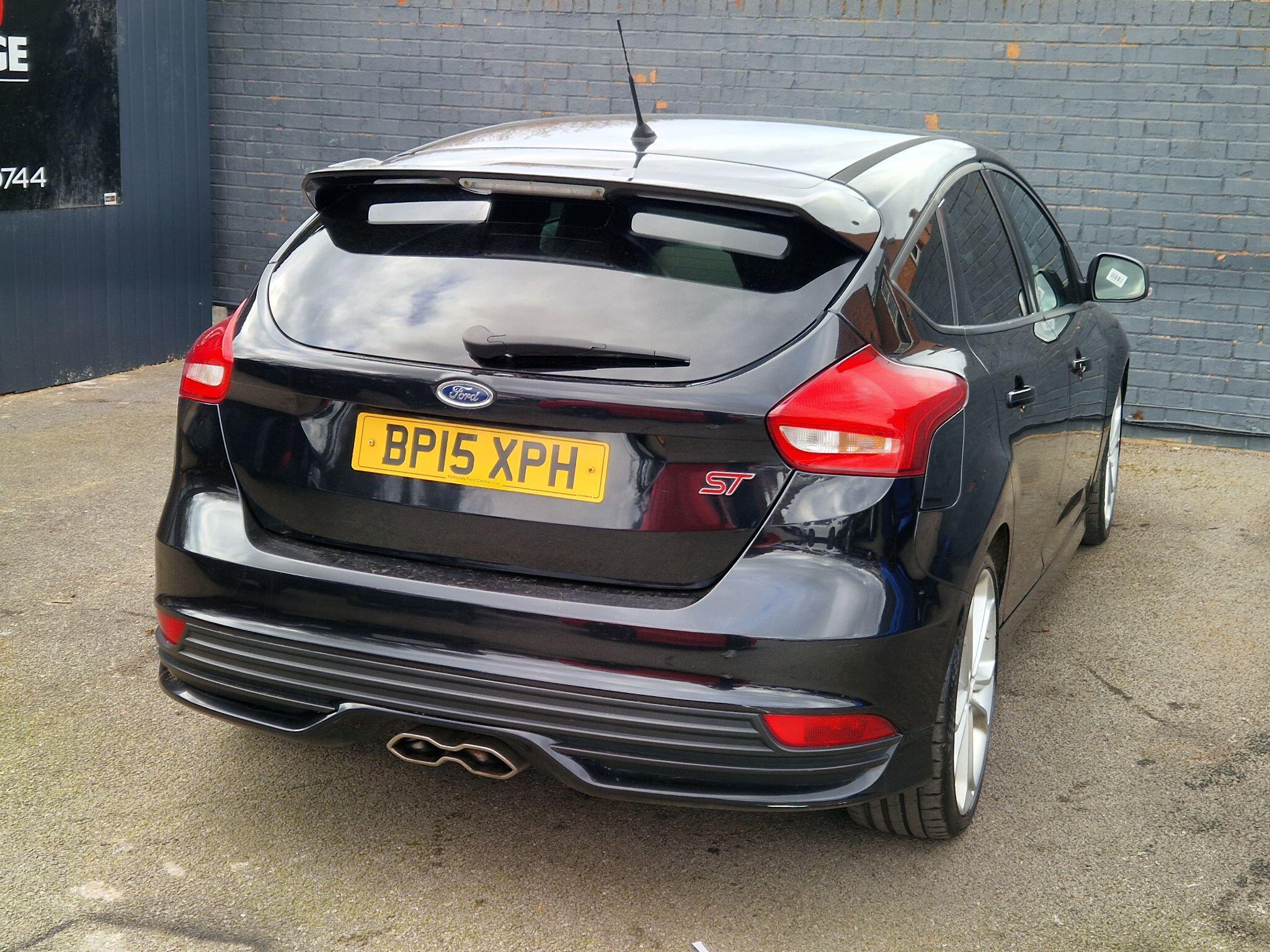 Ford Focus - Image 10