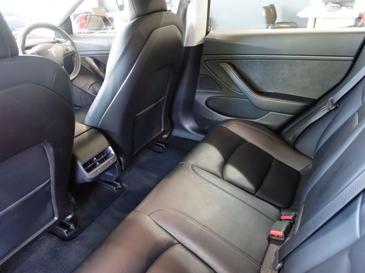 Tesla Model 3 - Image 18