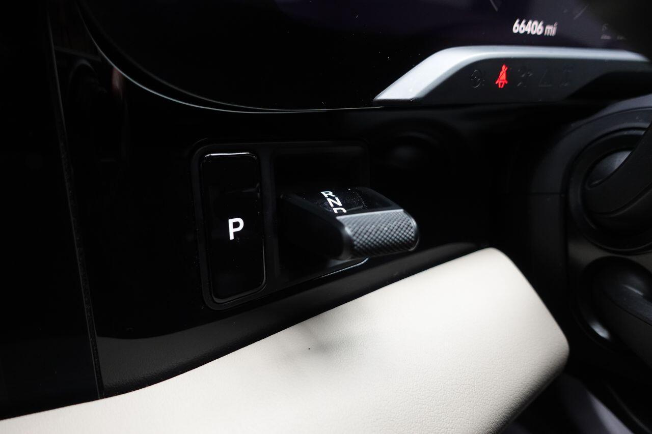 Porsche Taycan - Image 27