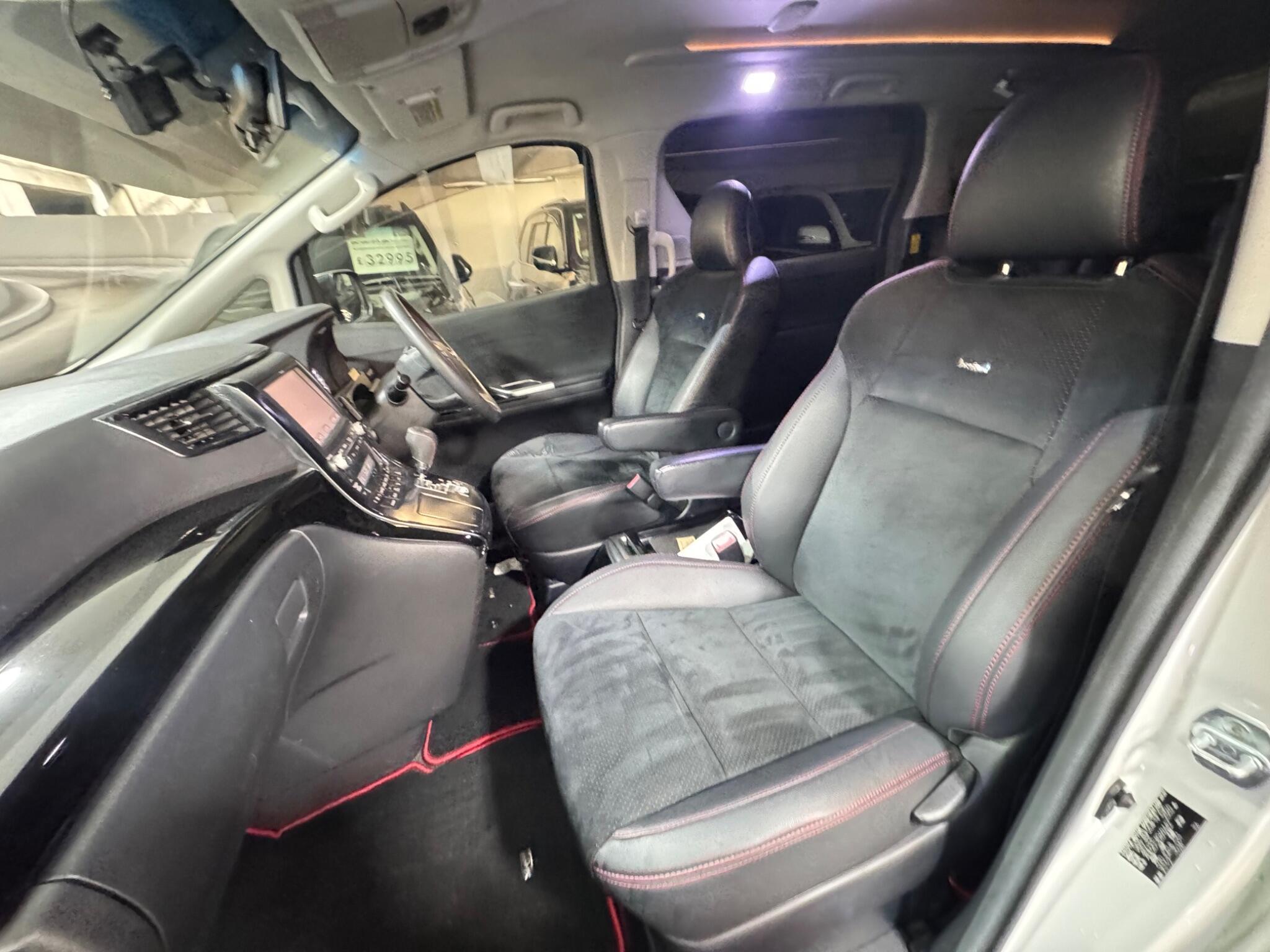 Toyota Vellfire - Image 10