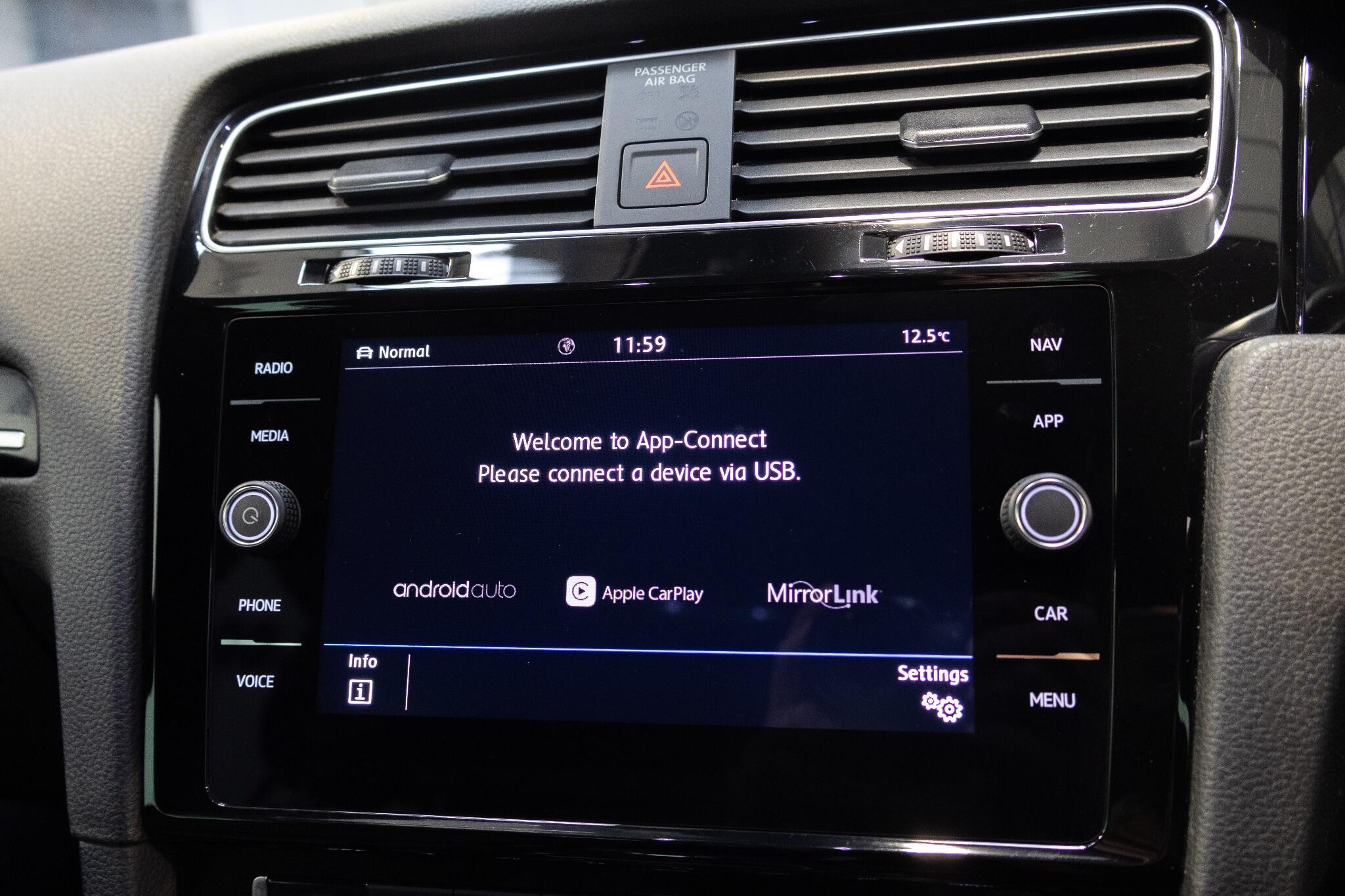 Volkswagen Golf - Image 18