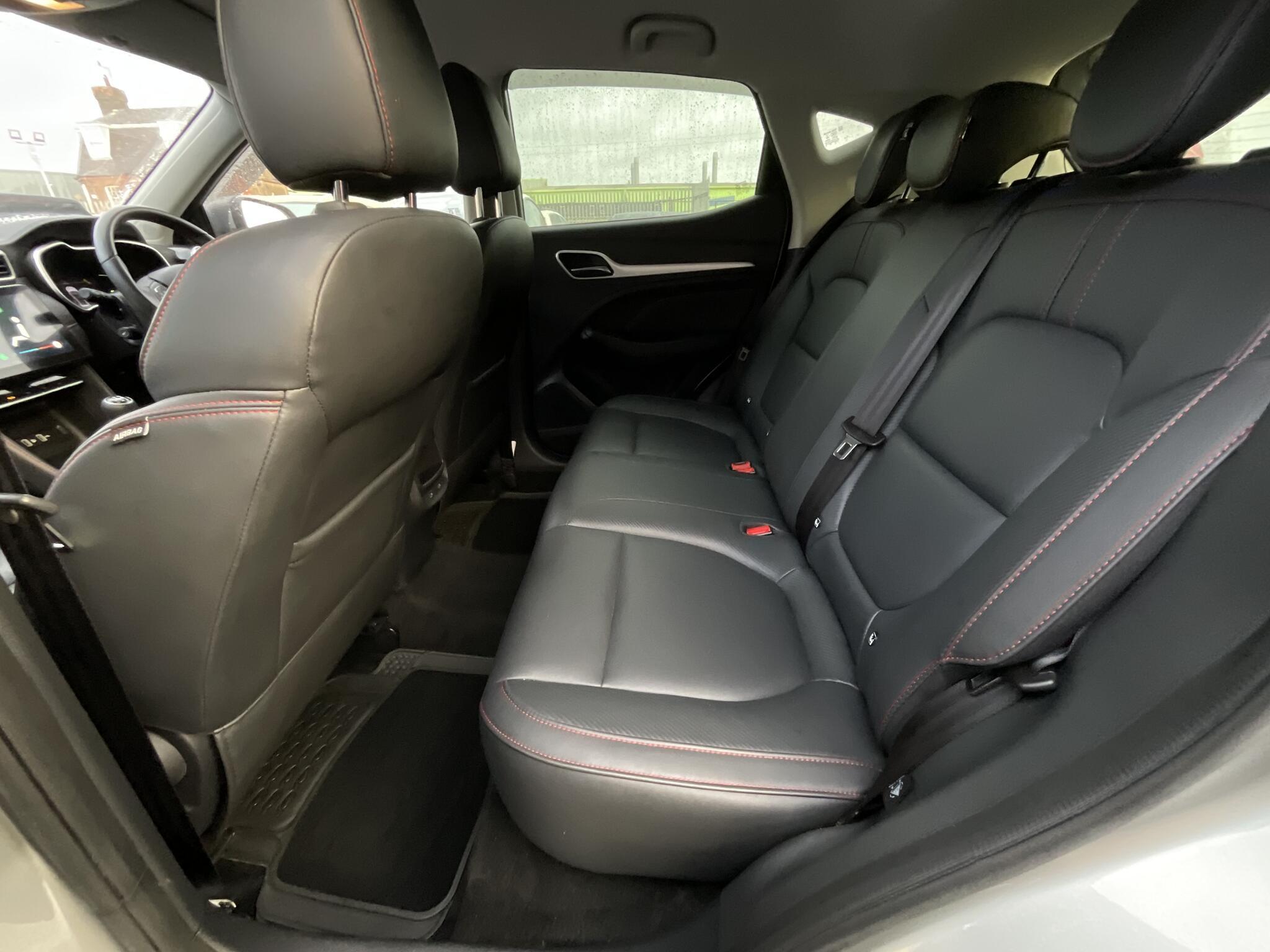 MG MG ZS - Image 15