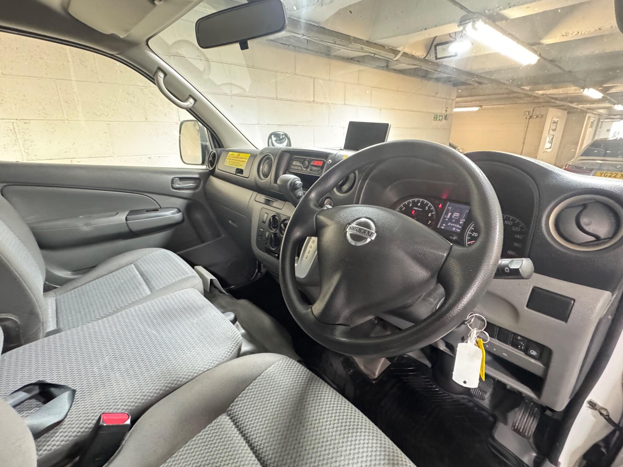 Nissan NV300 - Image 8