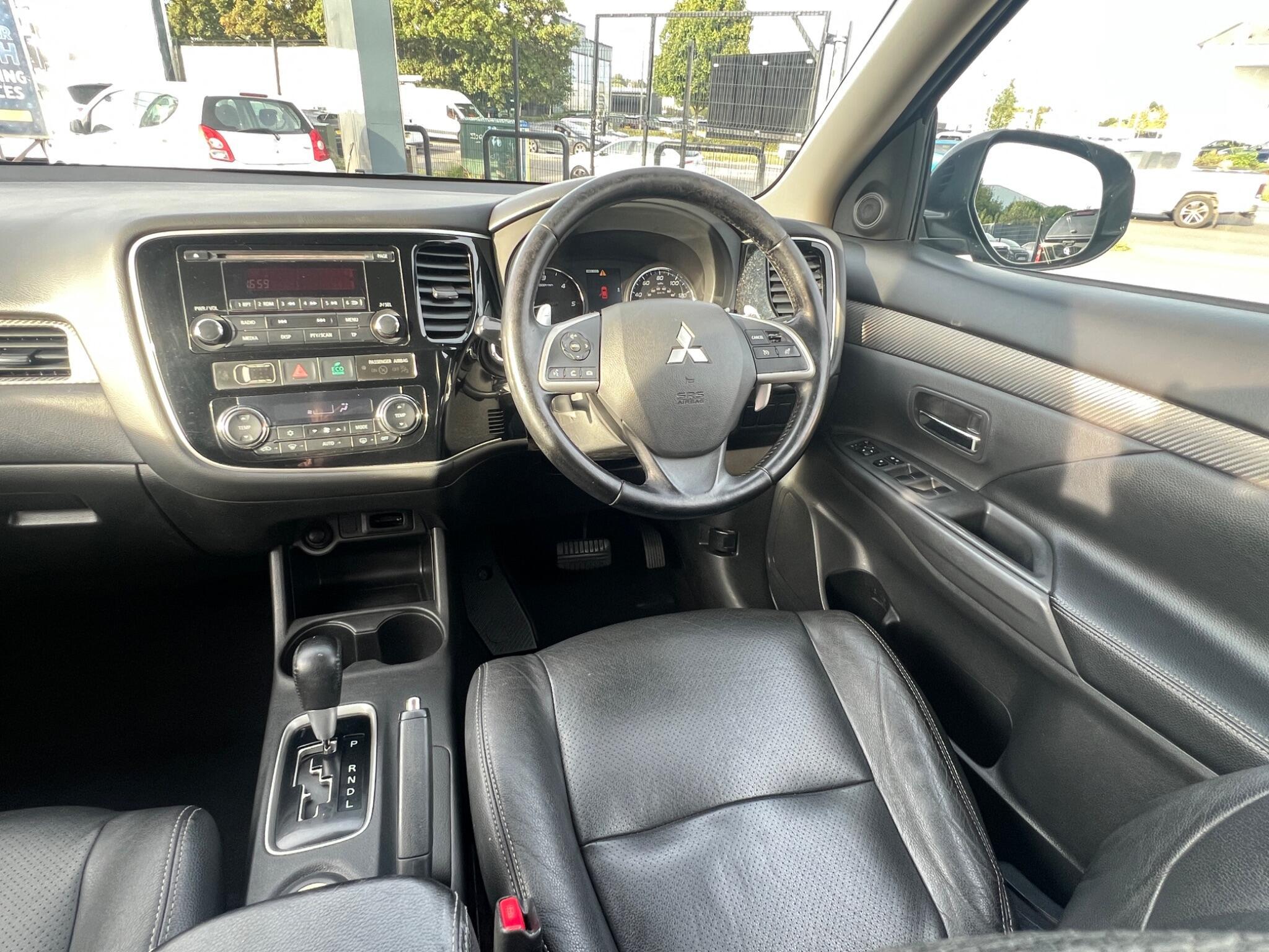 Mitsubishi Outlander - Image 12