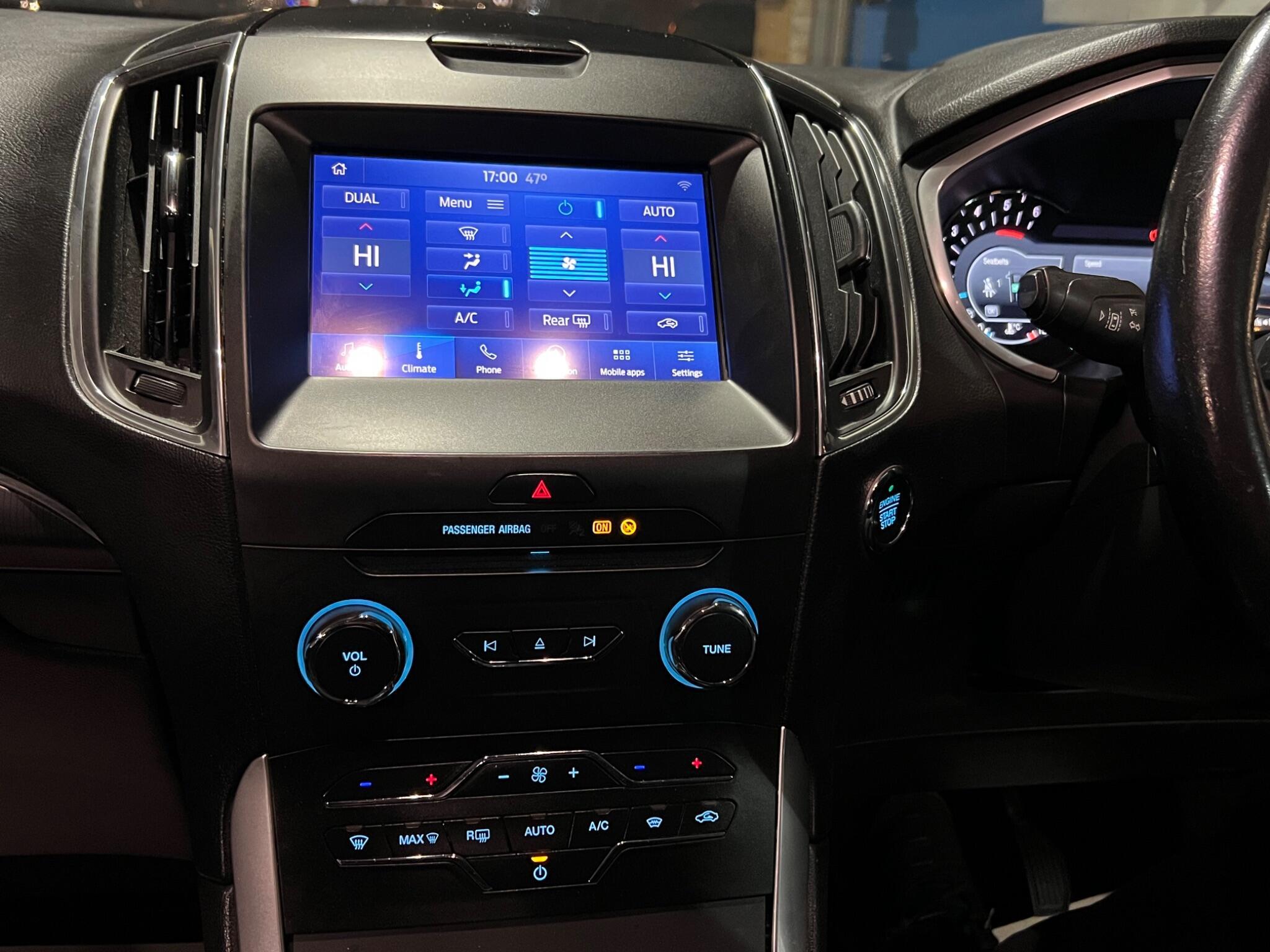 Ford Galaxy - Image 36