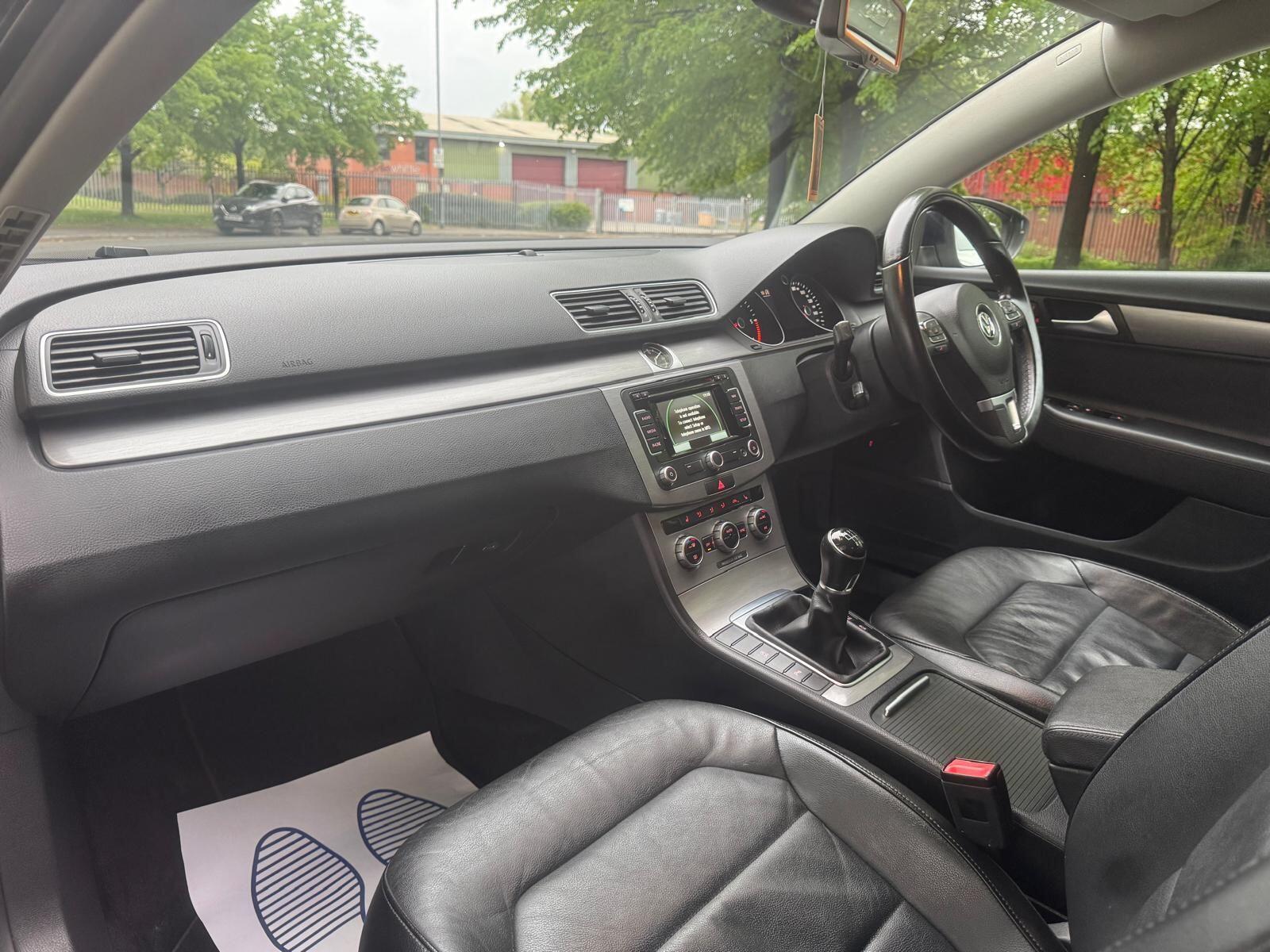Volkswagen Passat - Image 16
