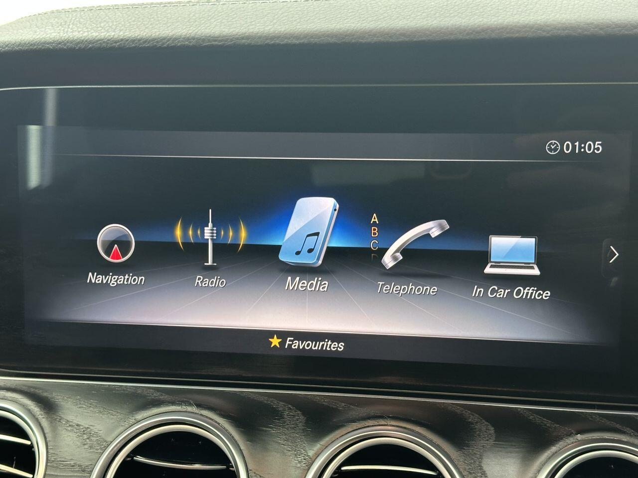 Mercedes-benz E-CLASS - Image 22