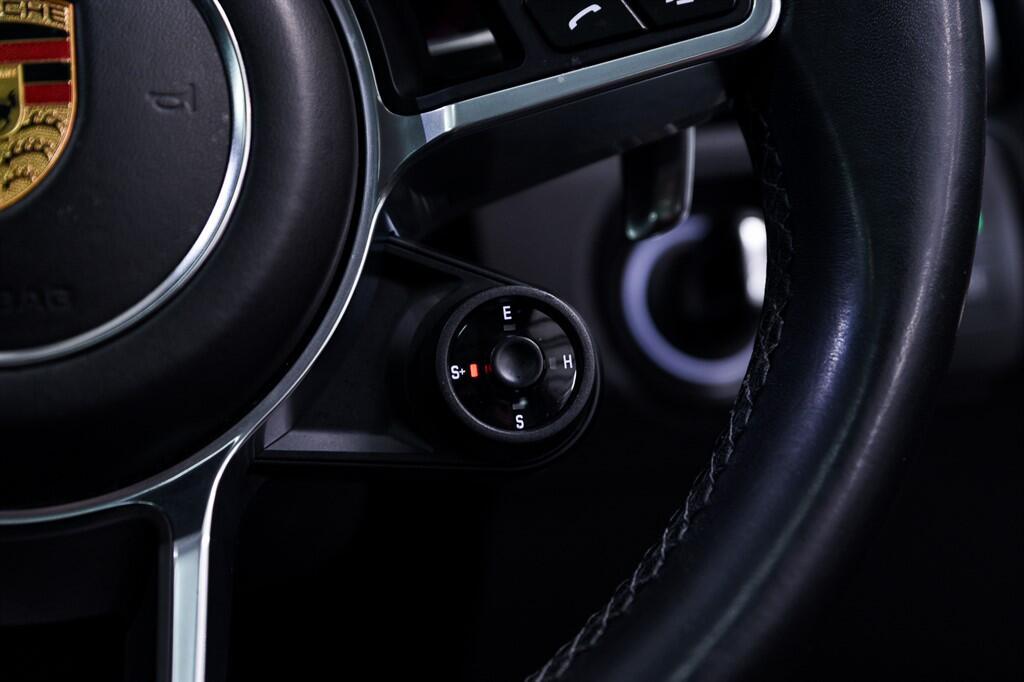 Porsche Cayenne - Image 36