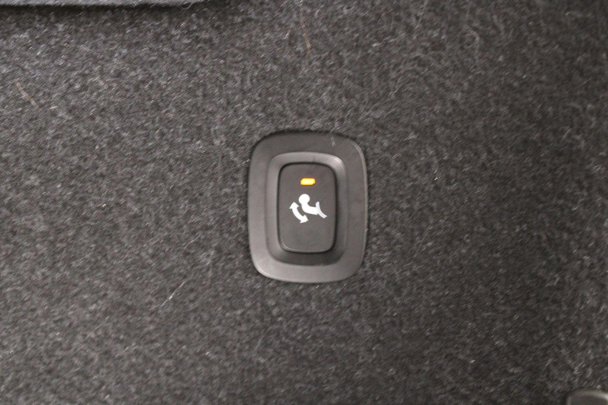 Volvo XC40 - Image 18
