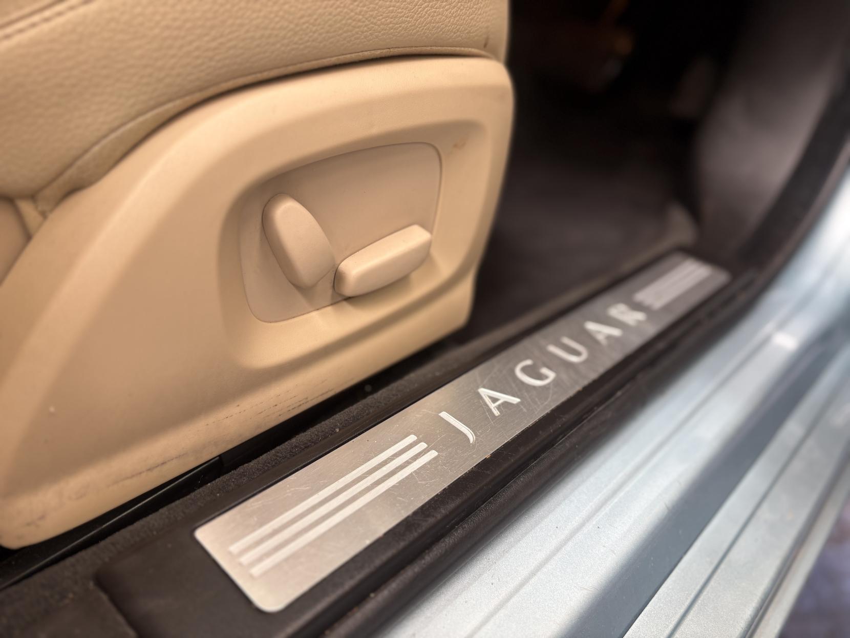 Jaguar XF - Image 12