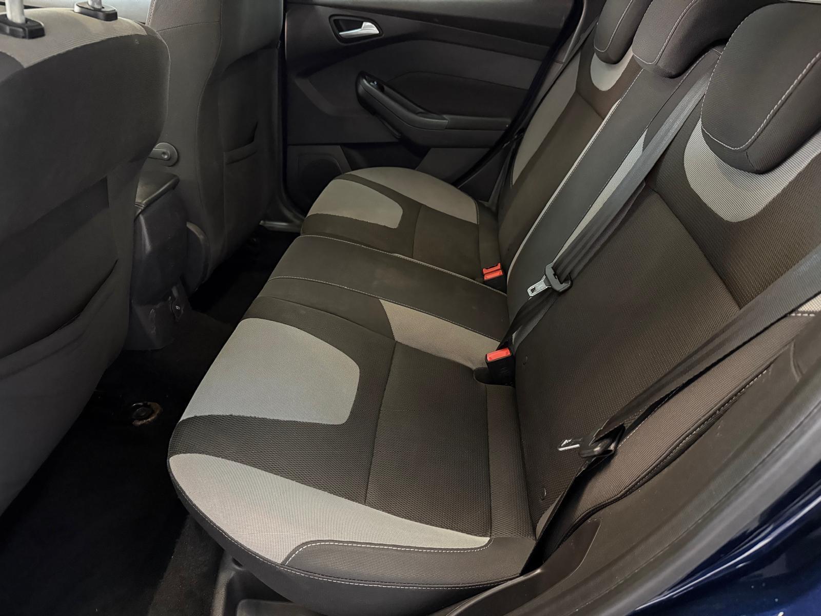 Ford Focus - Image 29