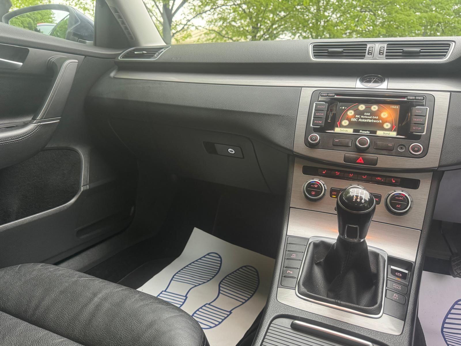 Volkswagen Passat - Image 15