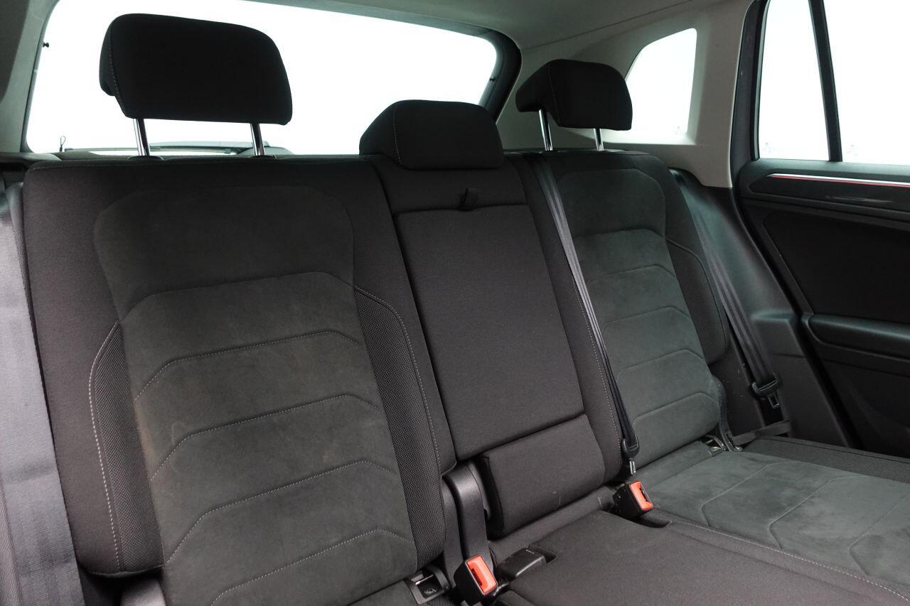 Volkswagen Tiguan - Image 25