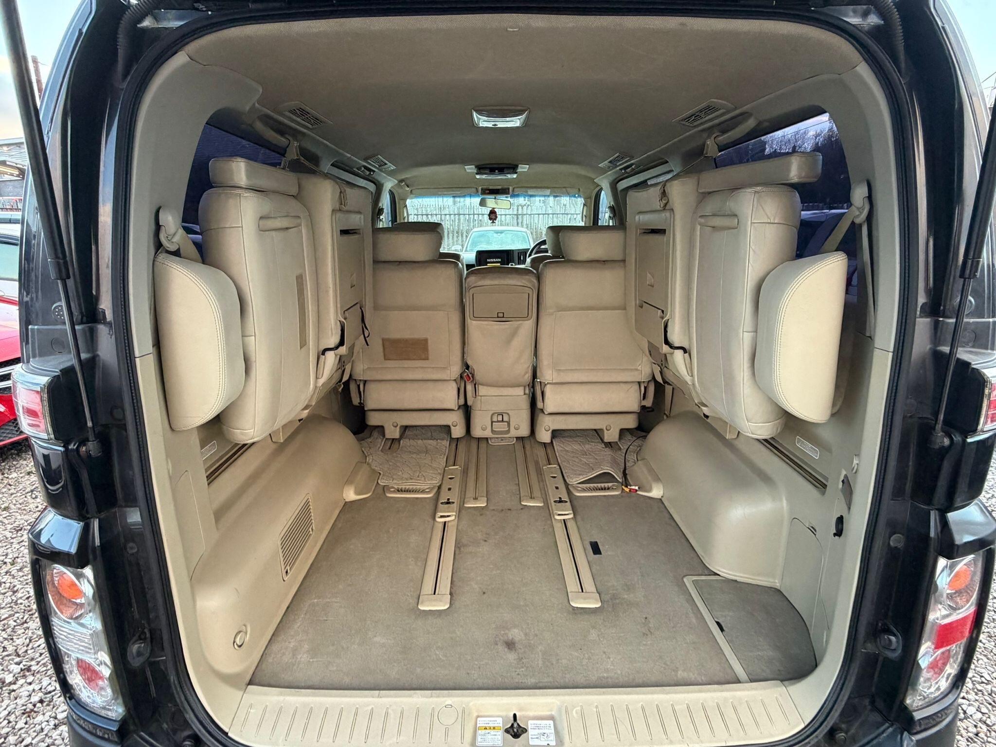 Nissan Elgrand - Image 17