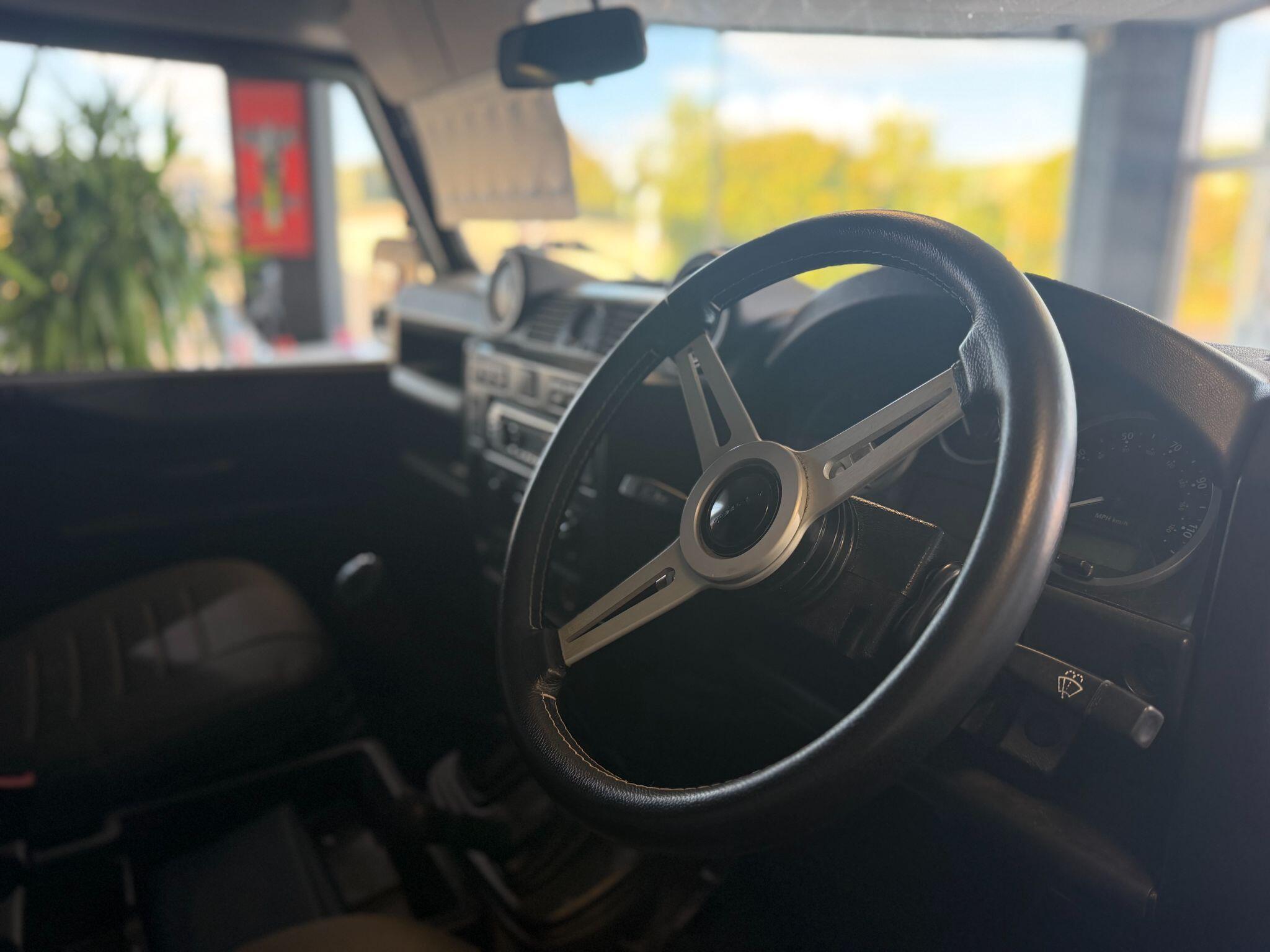 Land Rover Defender 90 - Image 7