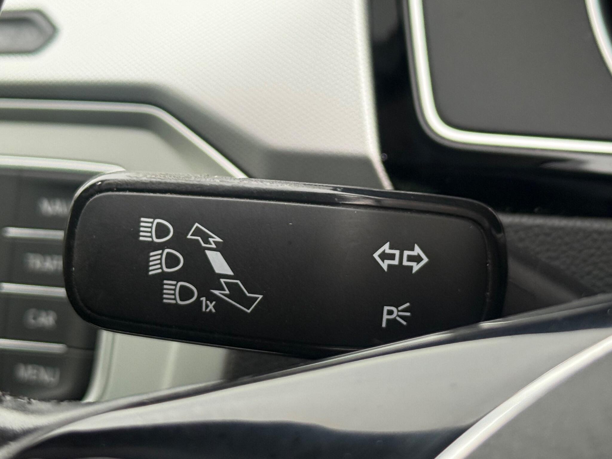 Volkswagen Passat - Image 27