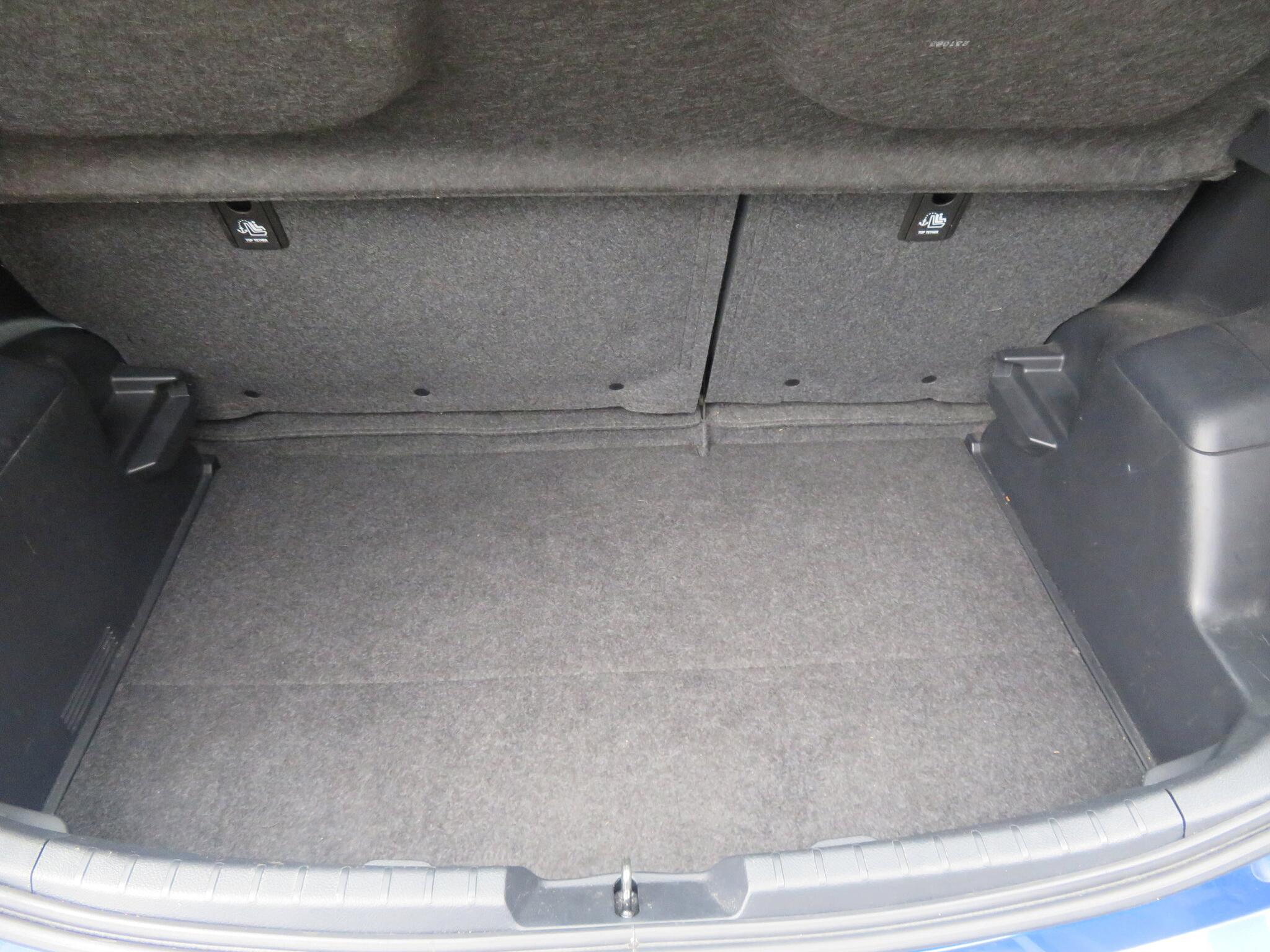 Toyota Yaris - Image 10