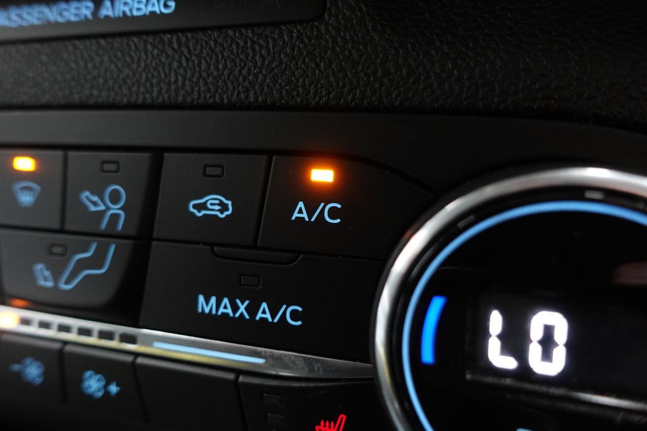 Ford Focus - Image 39