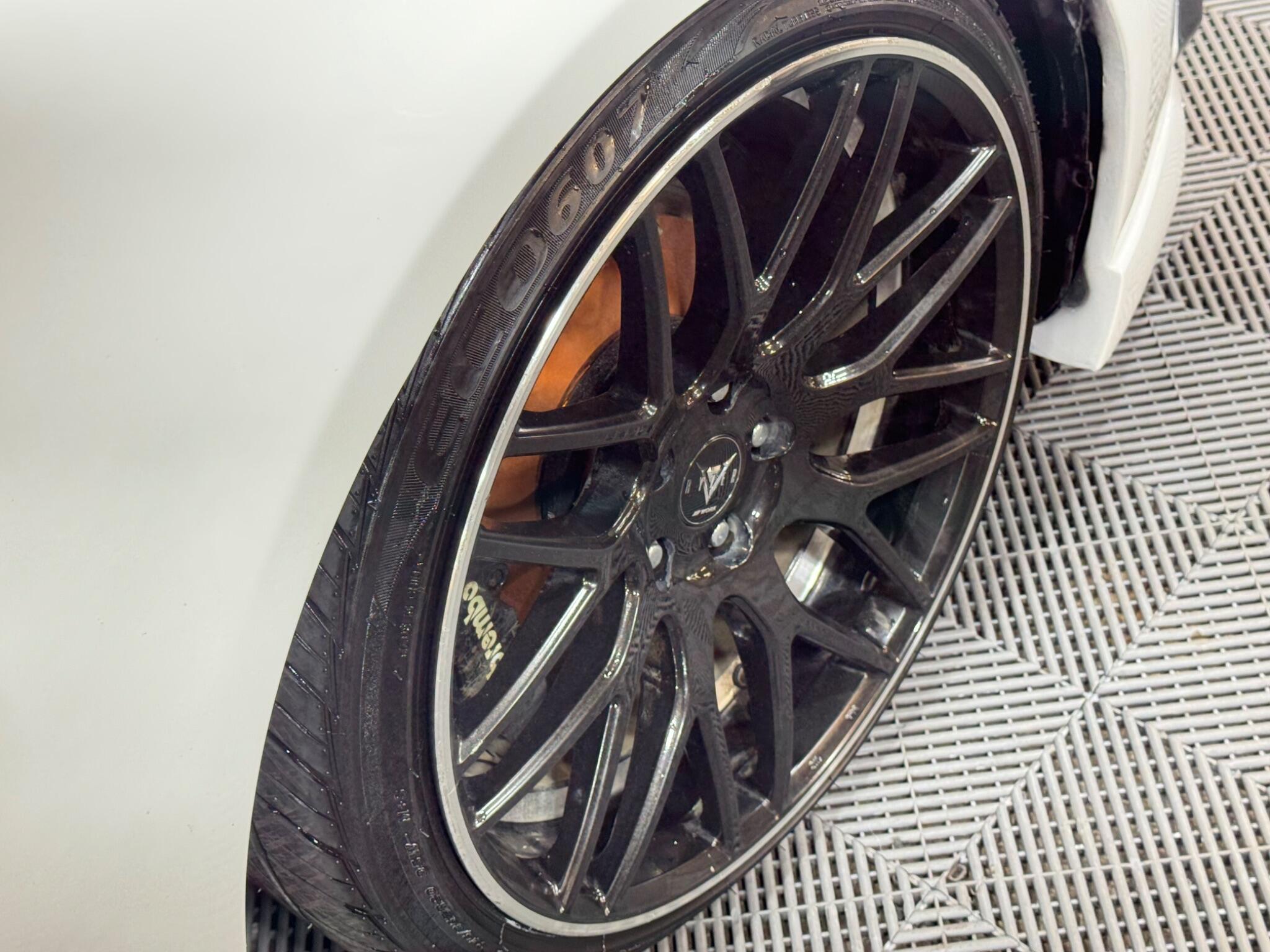 Lexus LS - Image 15