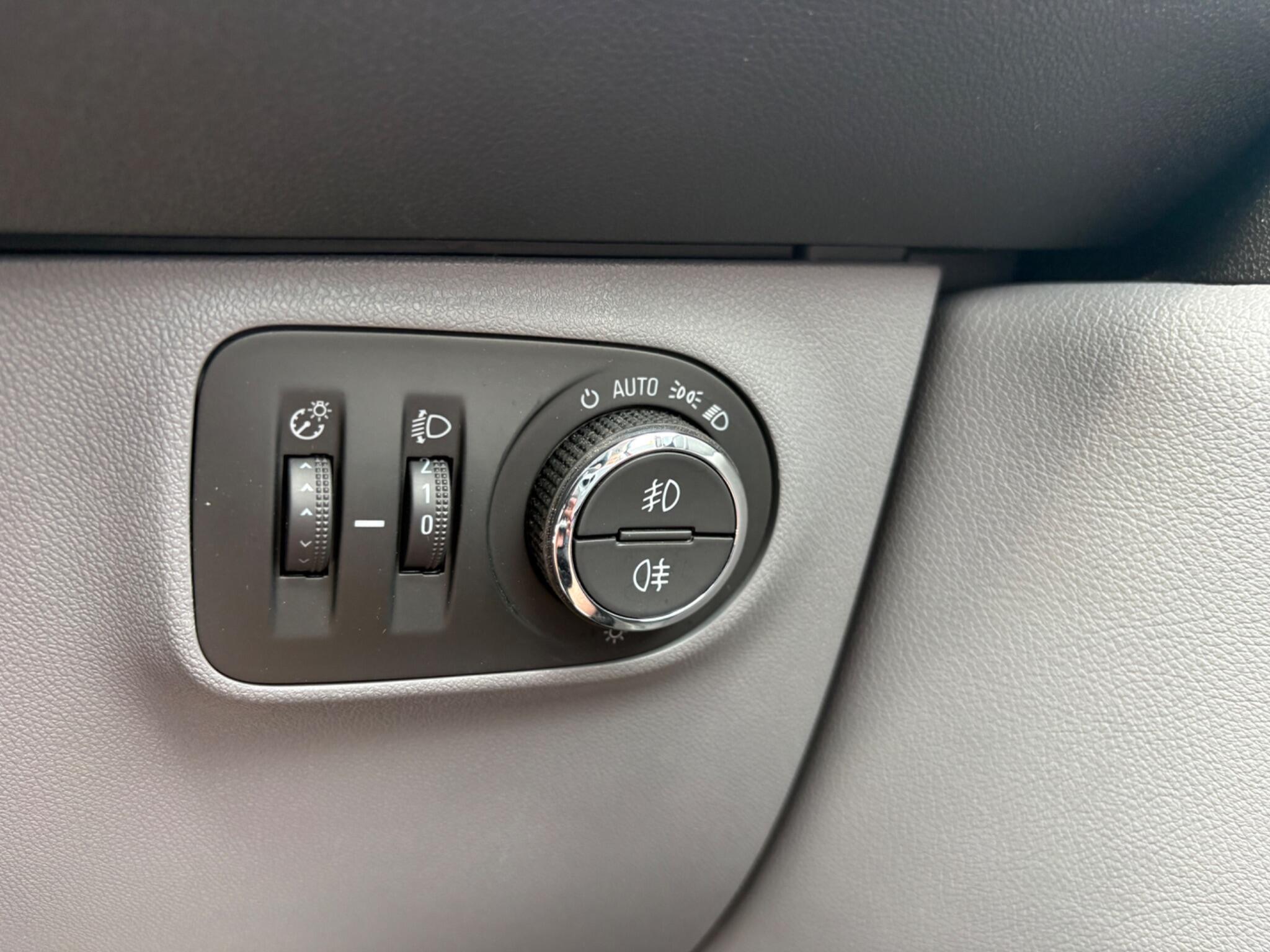 Vauxhall Corsa - Image 28
