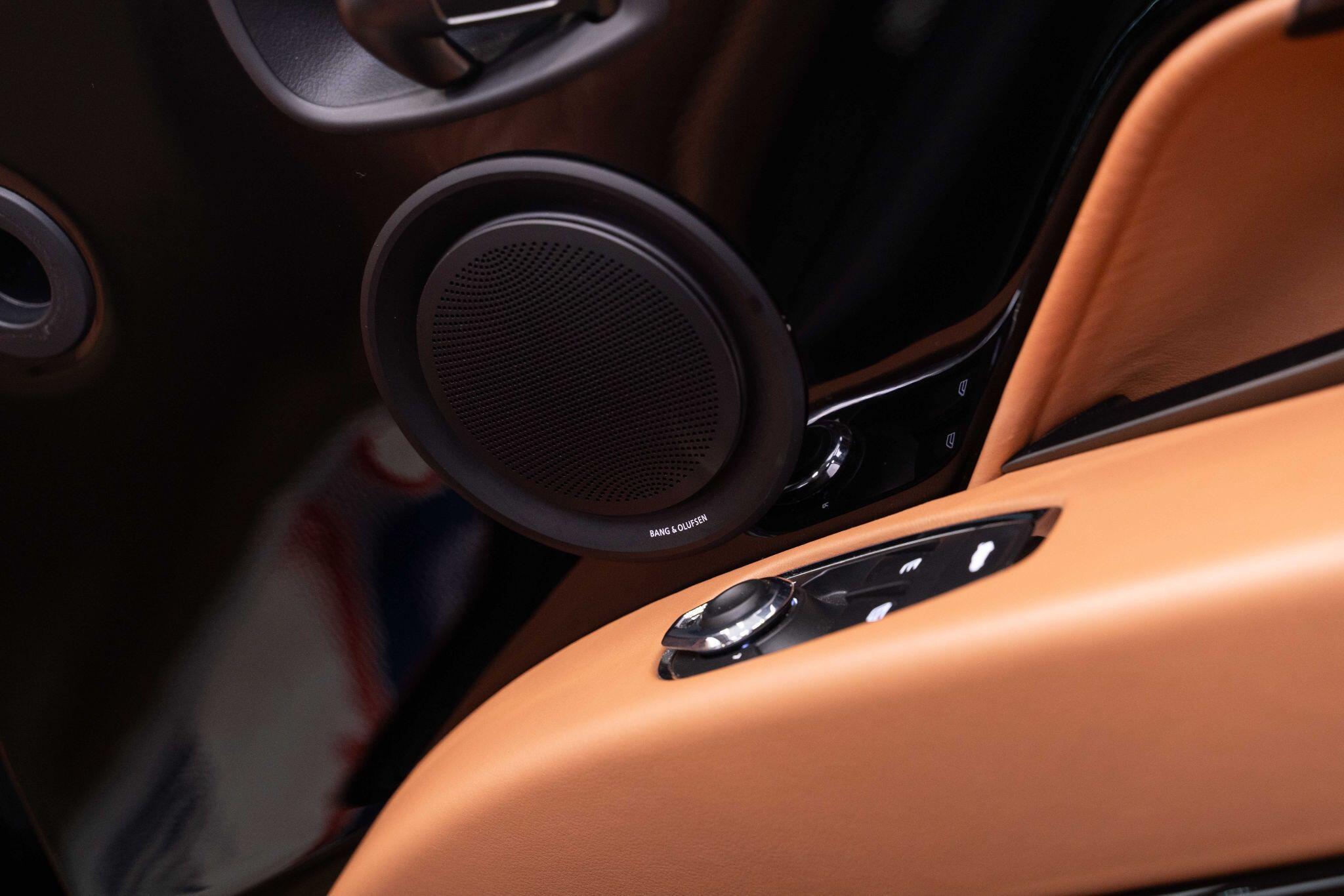 Aston Martin DB11 - Image 10