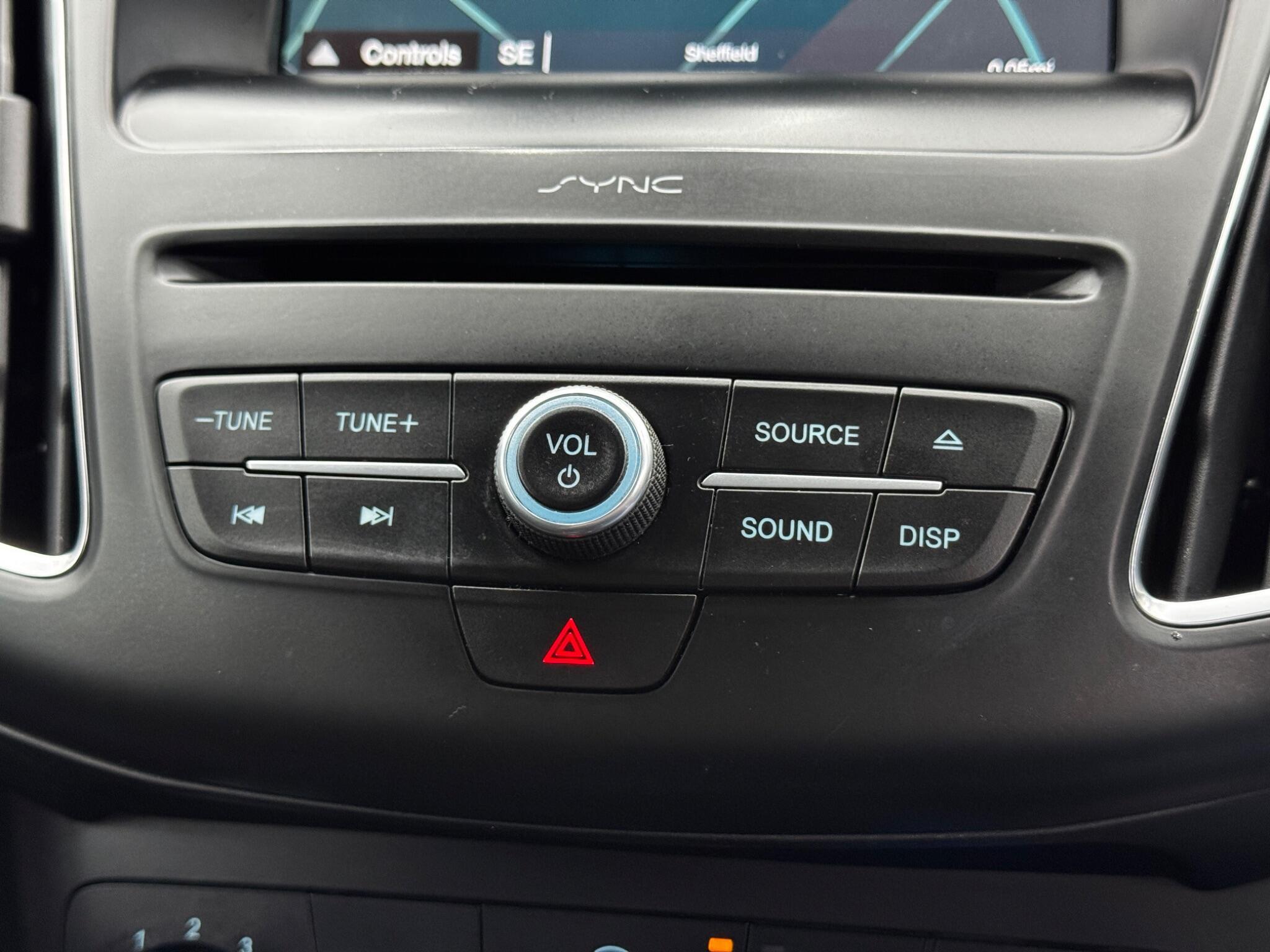 Ford Focus - Image 27