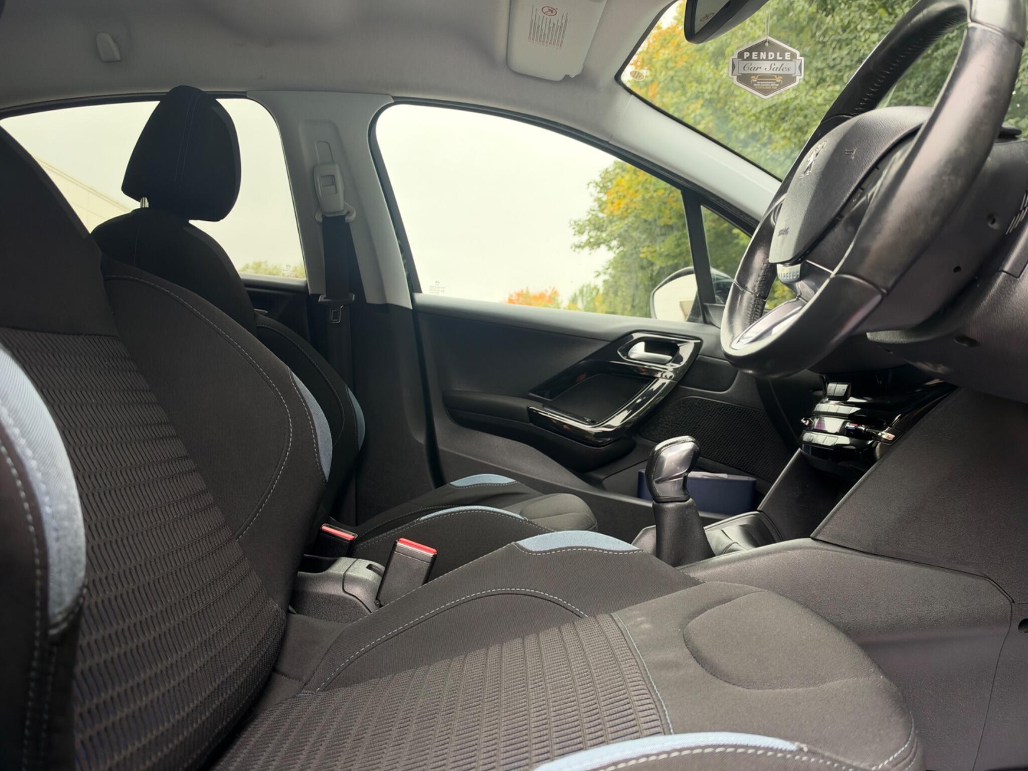 Peugeot 208 - Image 13