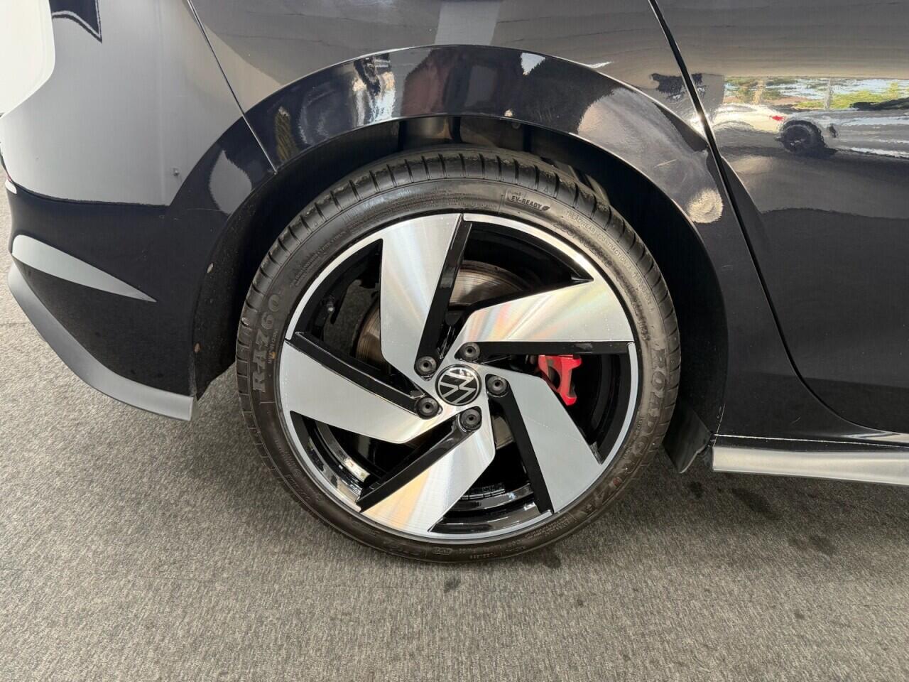 Volkswagen Golf - Image 12