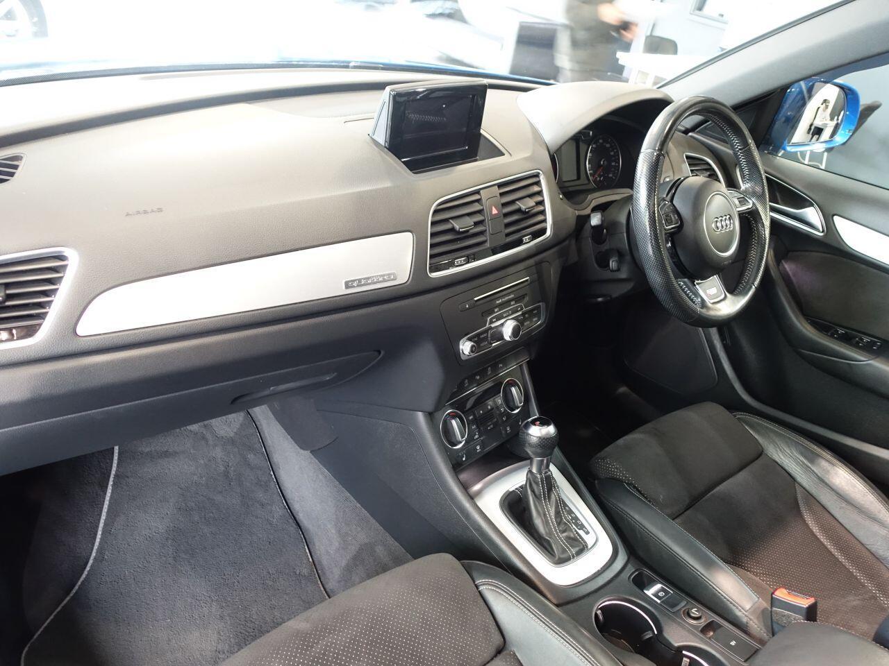 Audi Q3 - Image 13