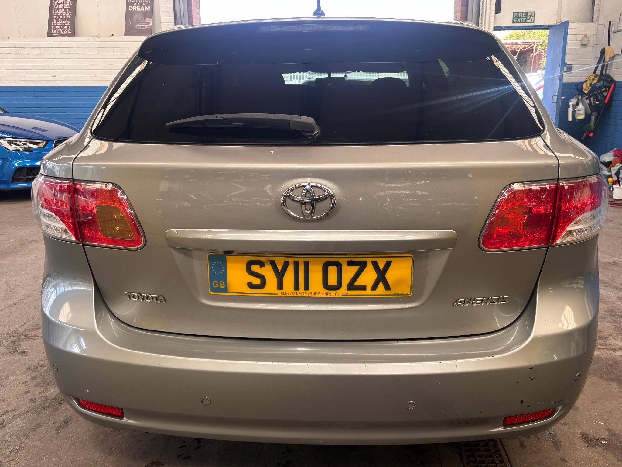 Toyota Avensis - Image 8