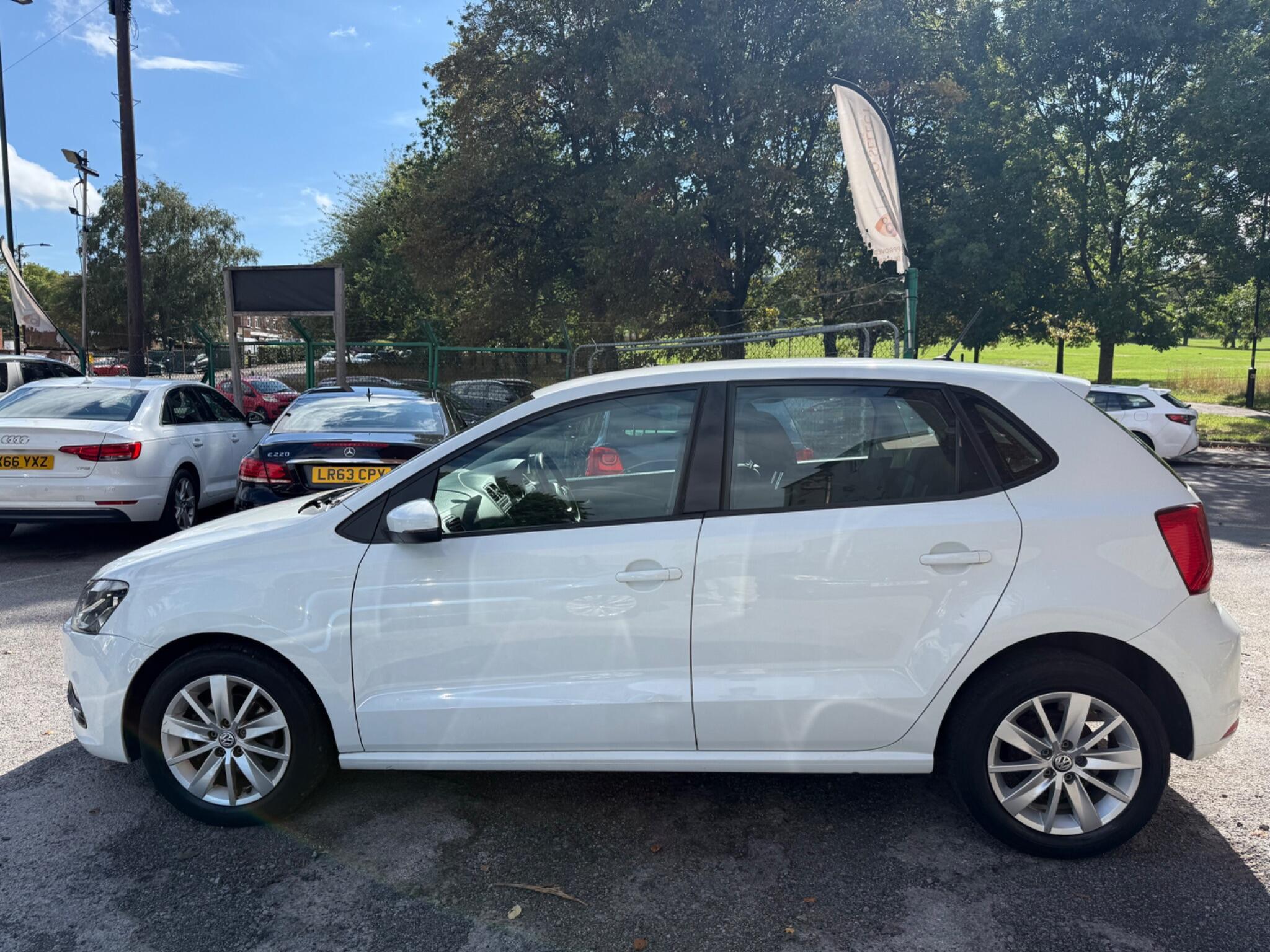 Volkswagen Polo - Image 4