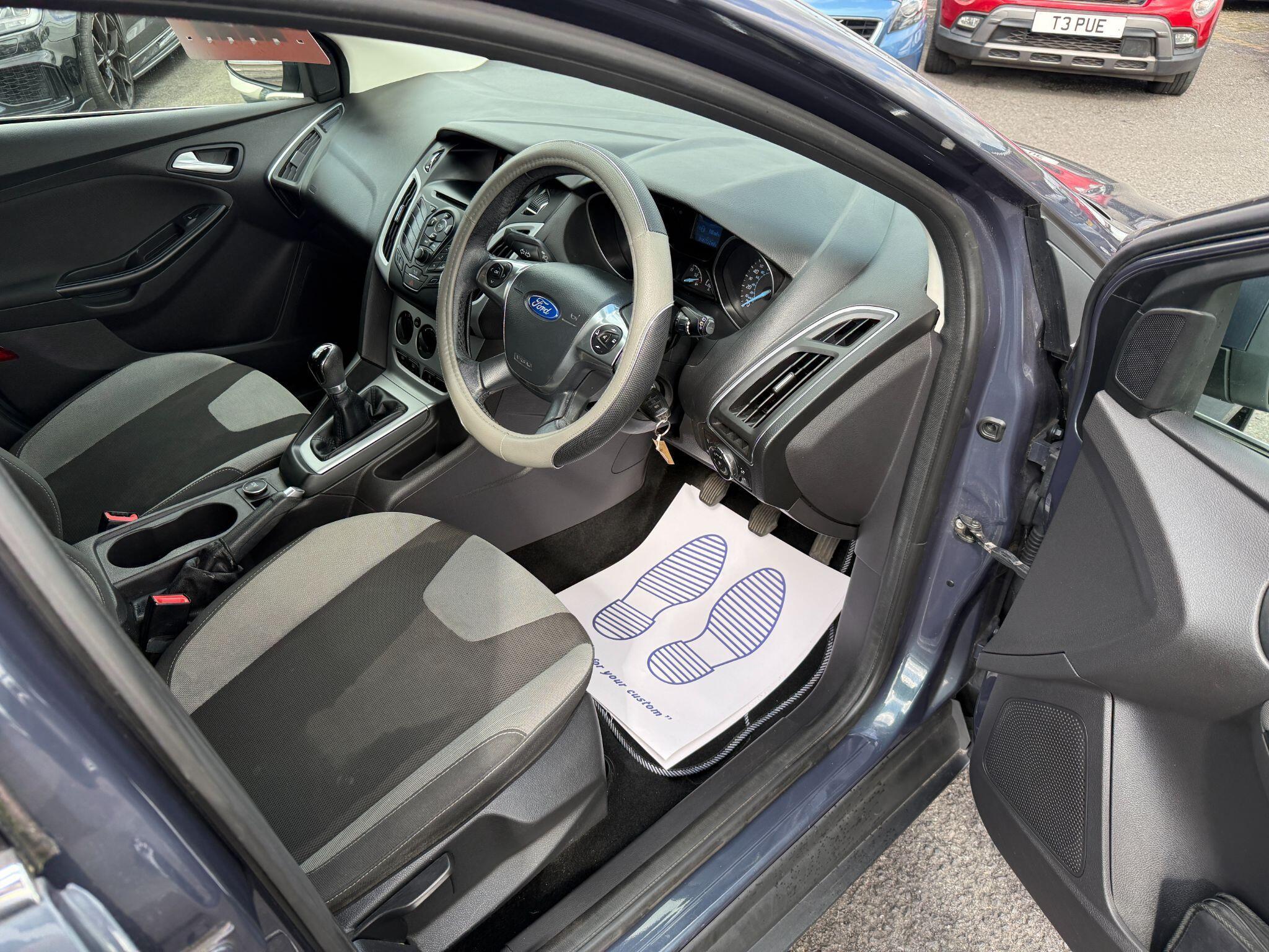 Ford Focus - Image 24