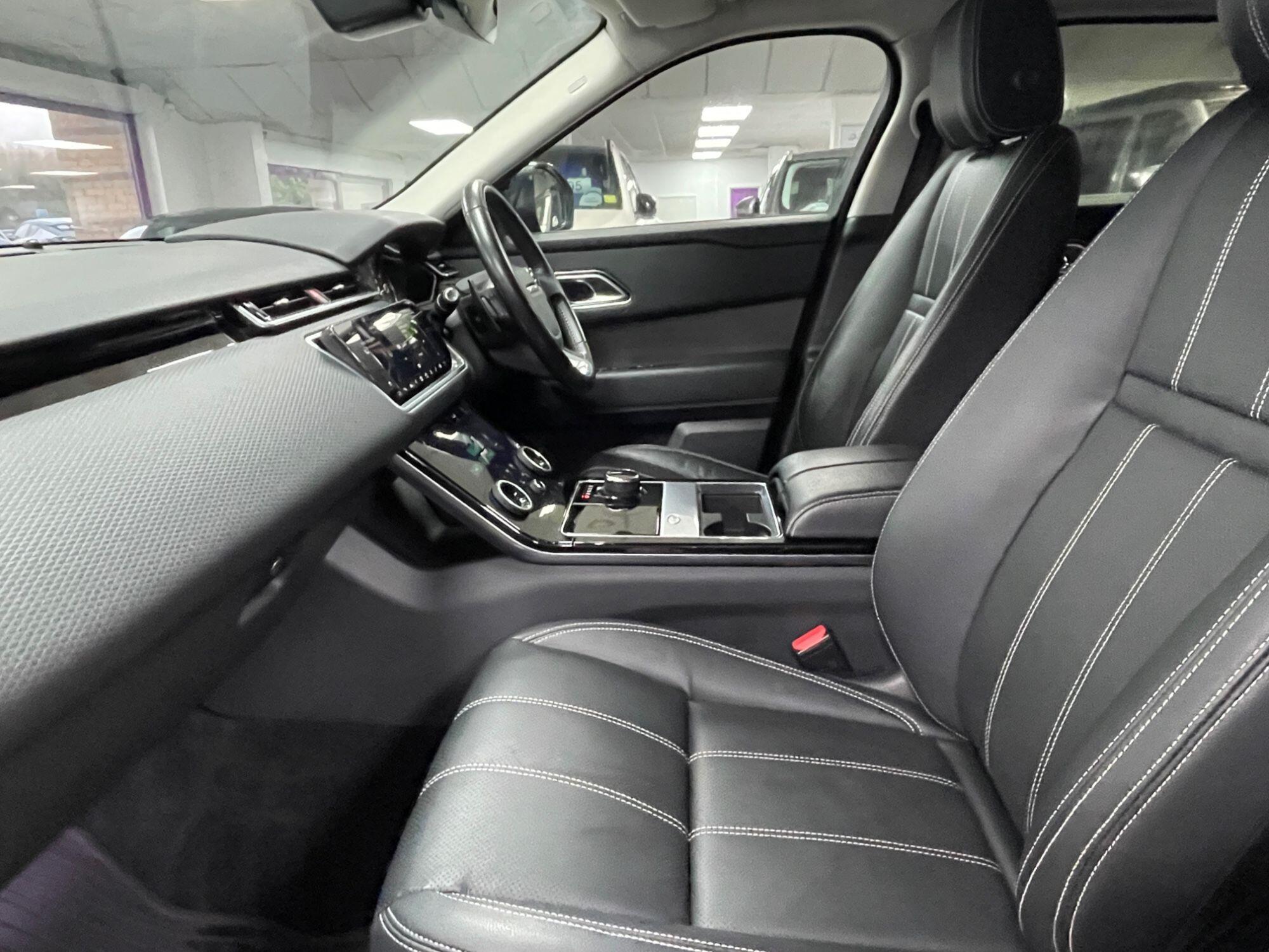 Land Rover Range Rover Velar - Image 32