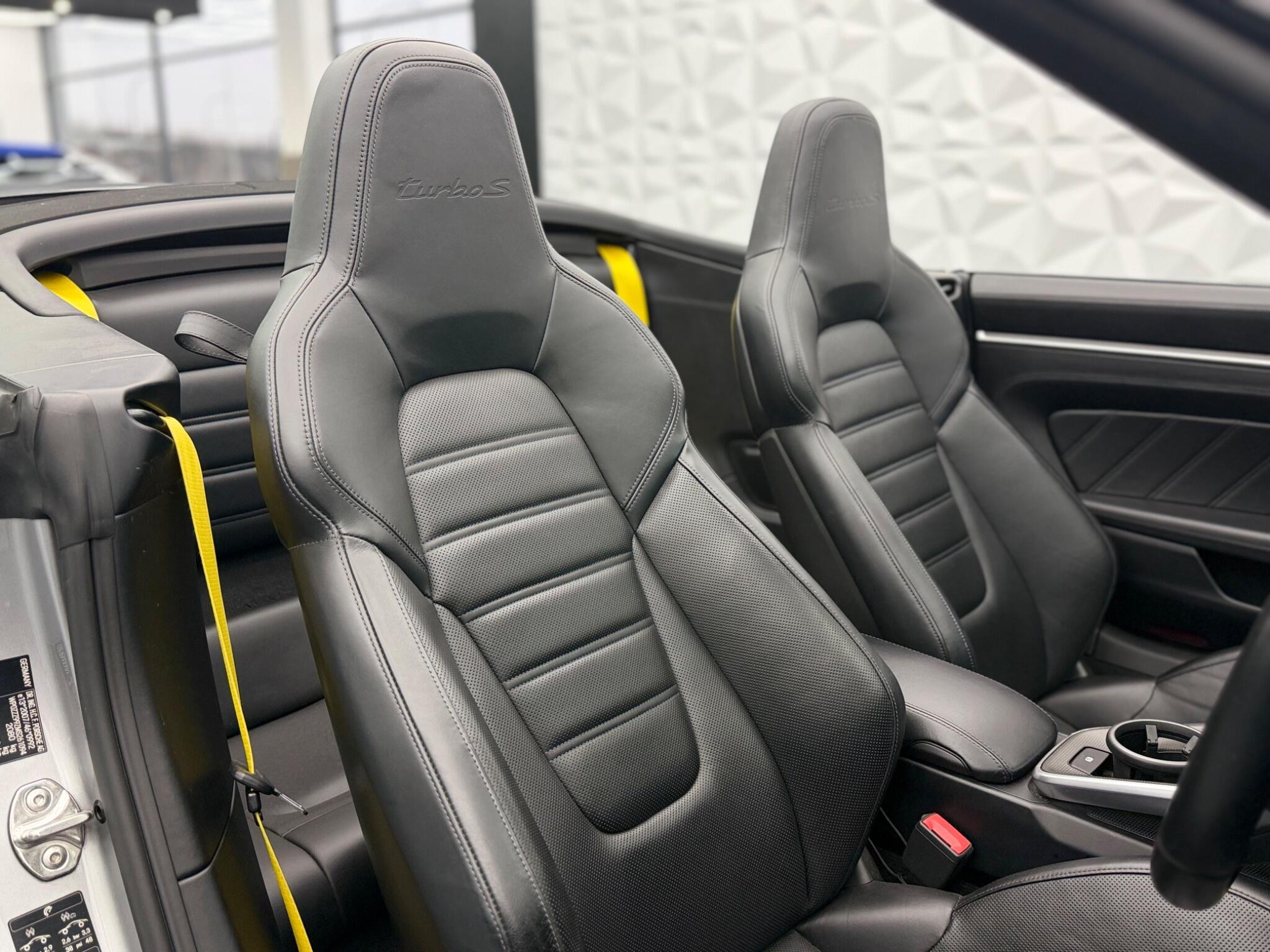 Porsche 911 - Image 32