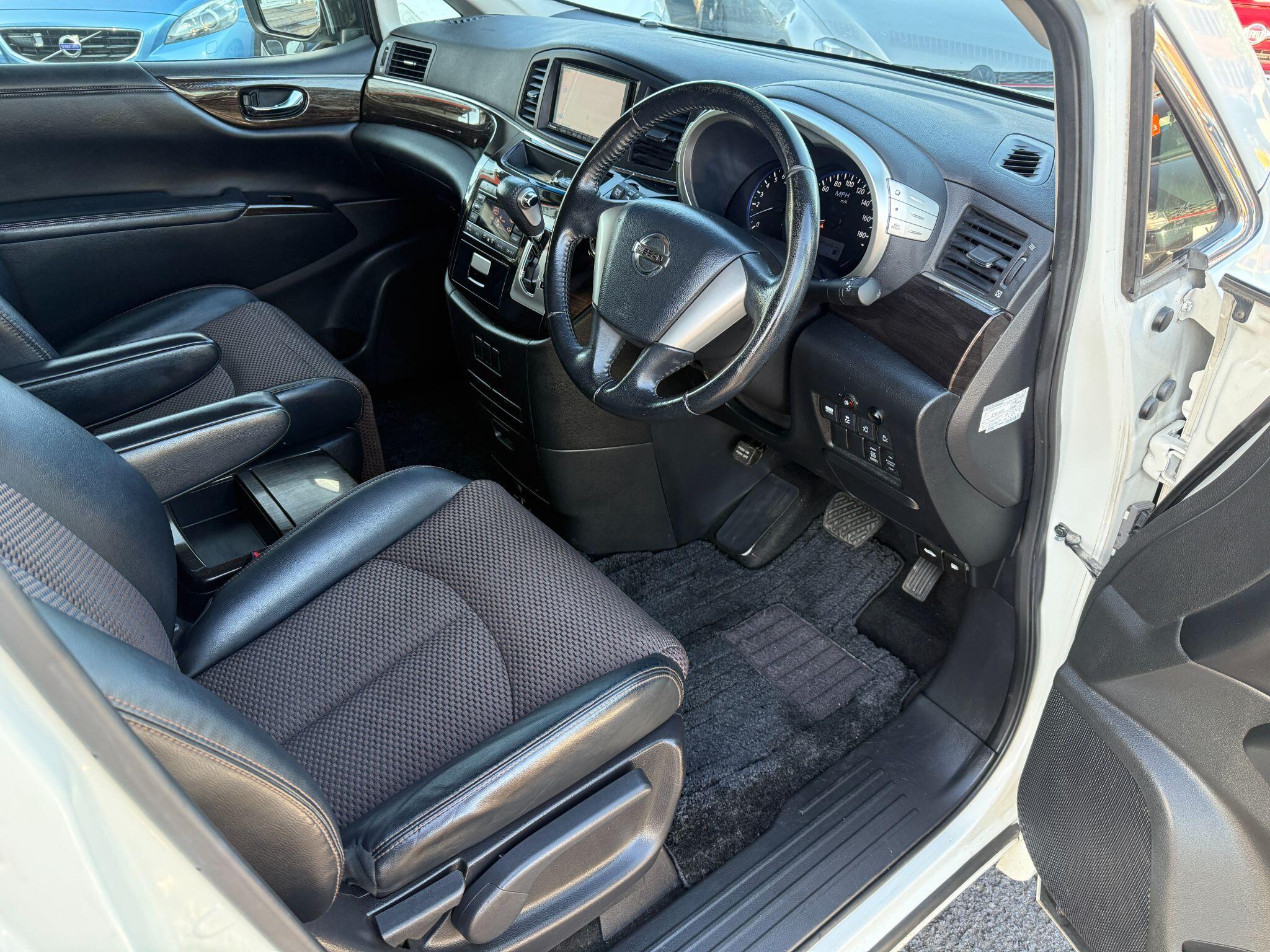 Nissan Elgrand - Image 23
