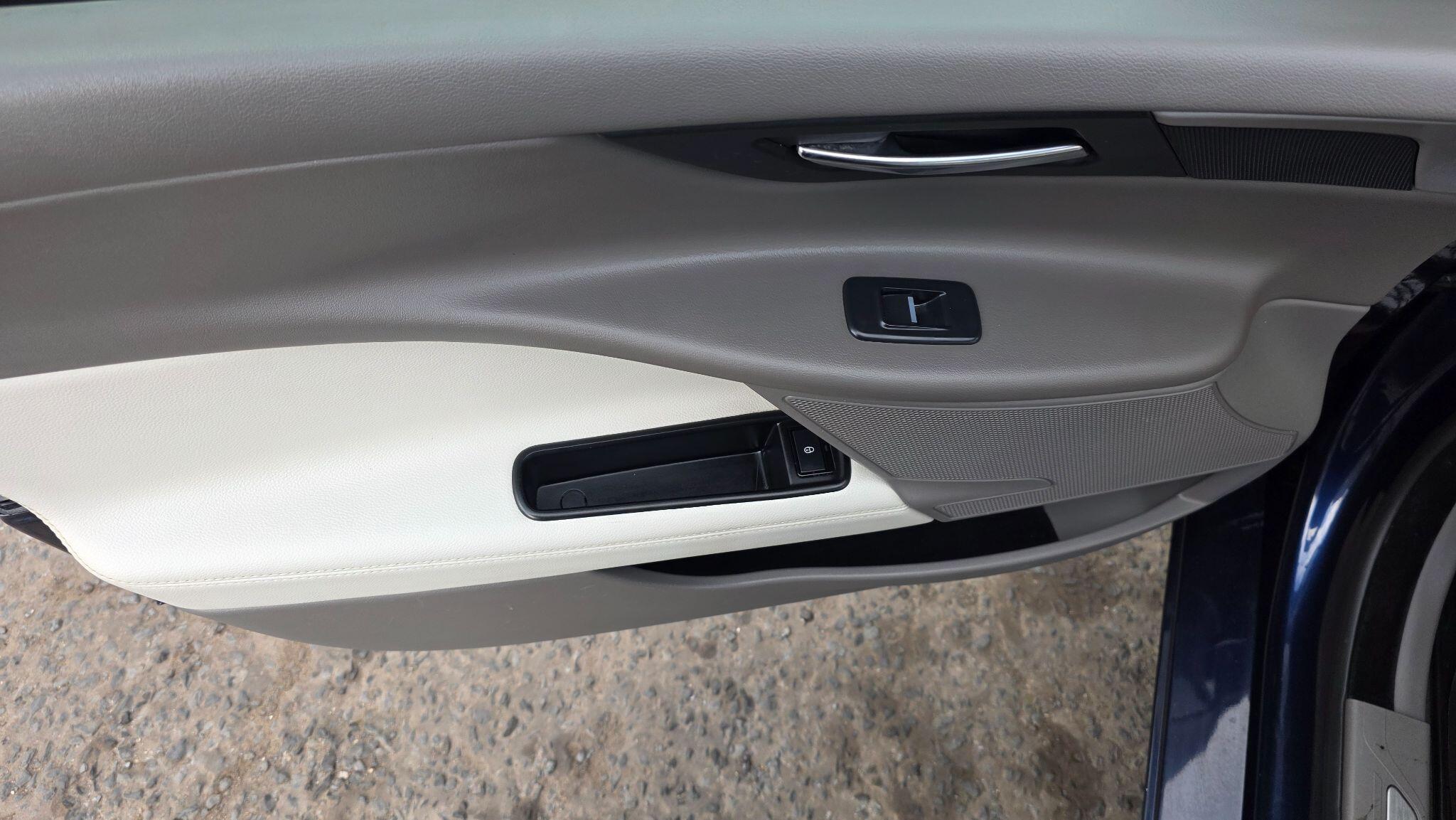 Jaguar XE - Image 36