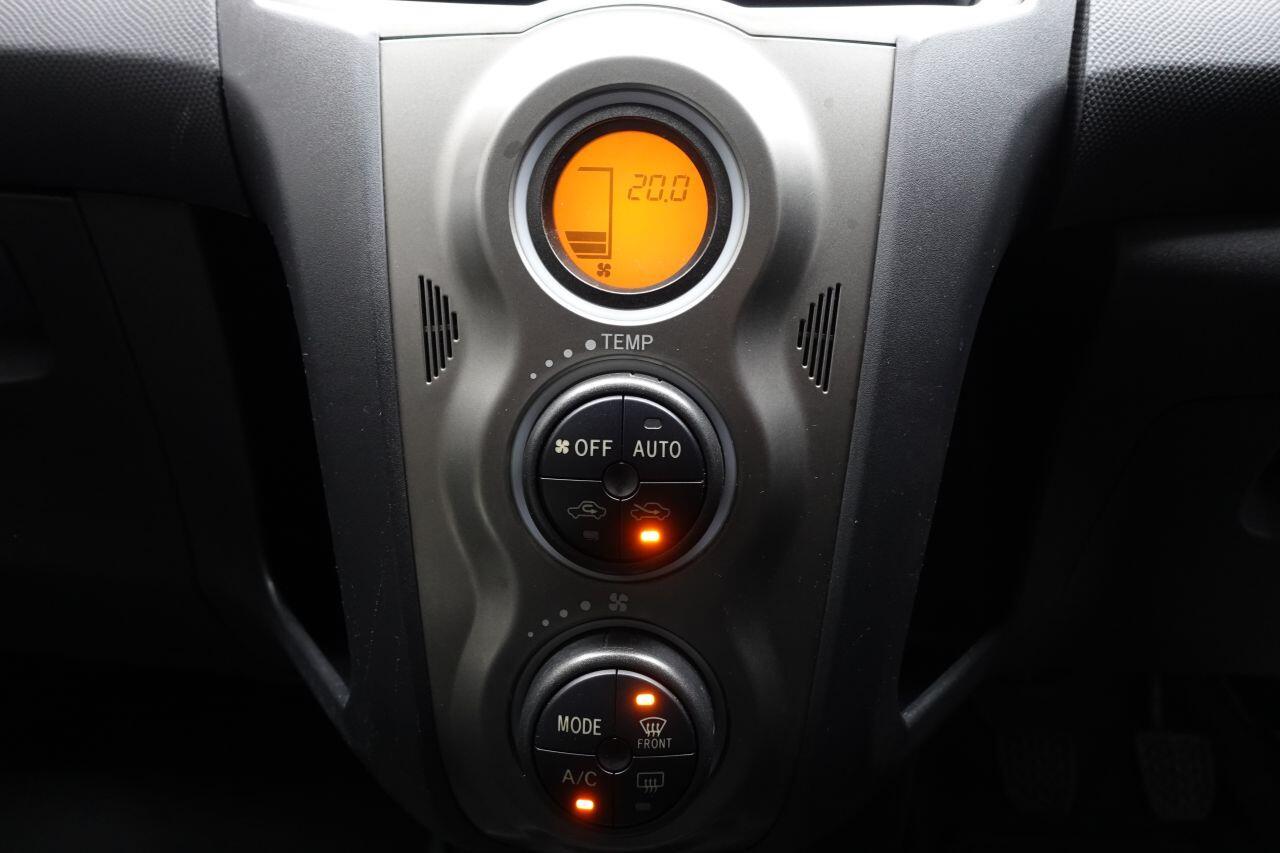 Toyota Yaris - Image 30