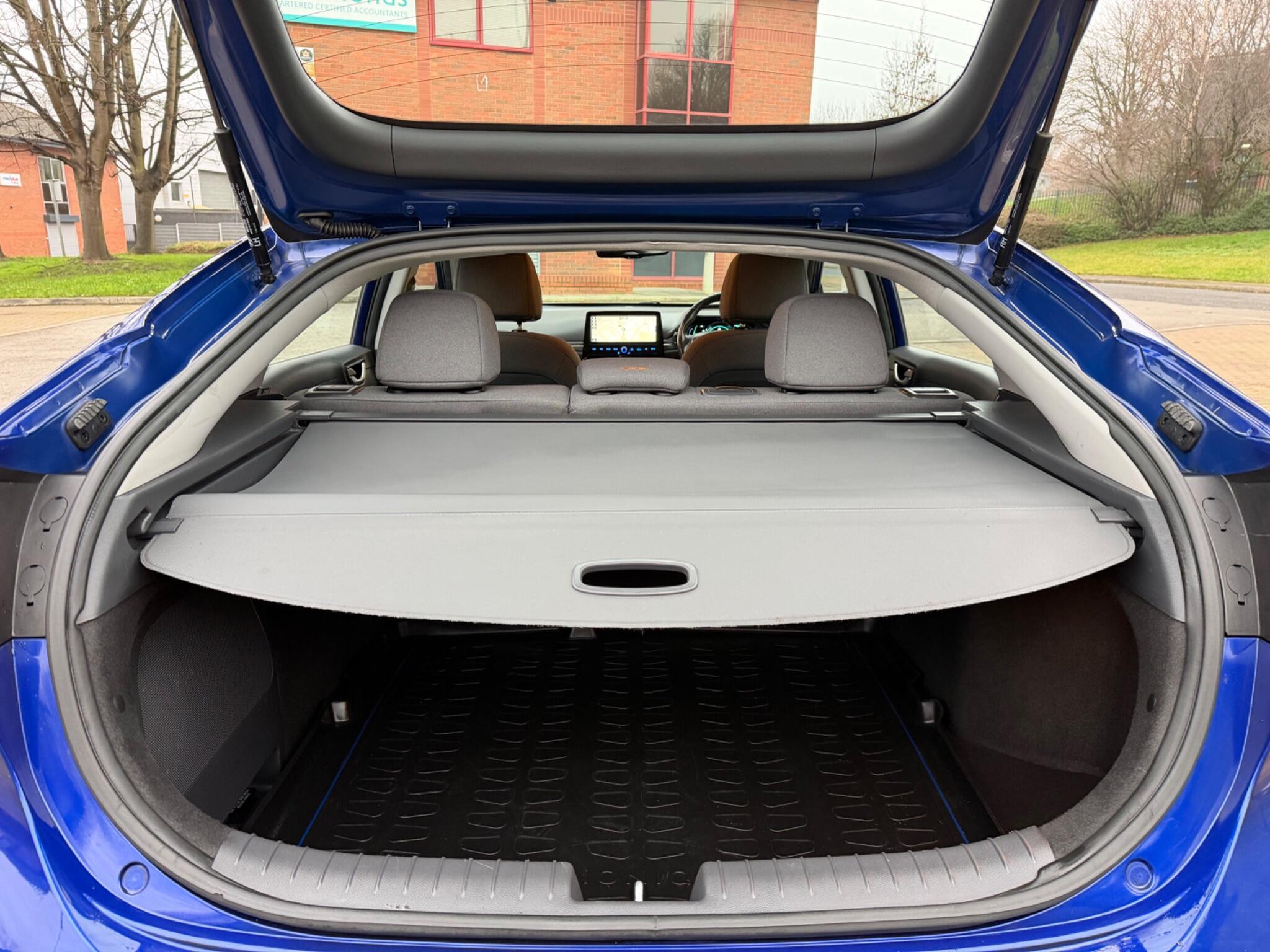 Hyundai Ioniq - Image 30